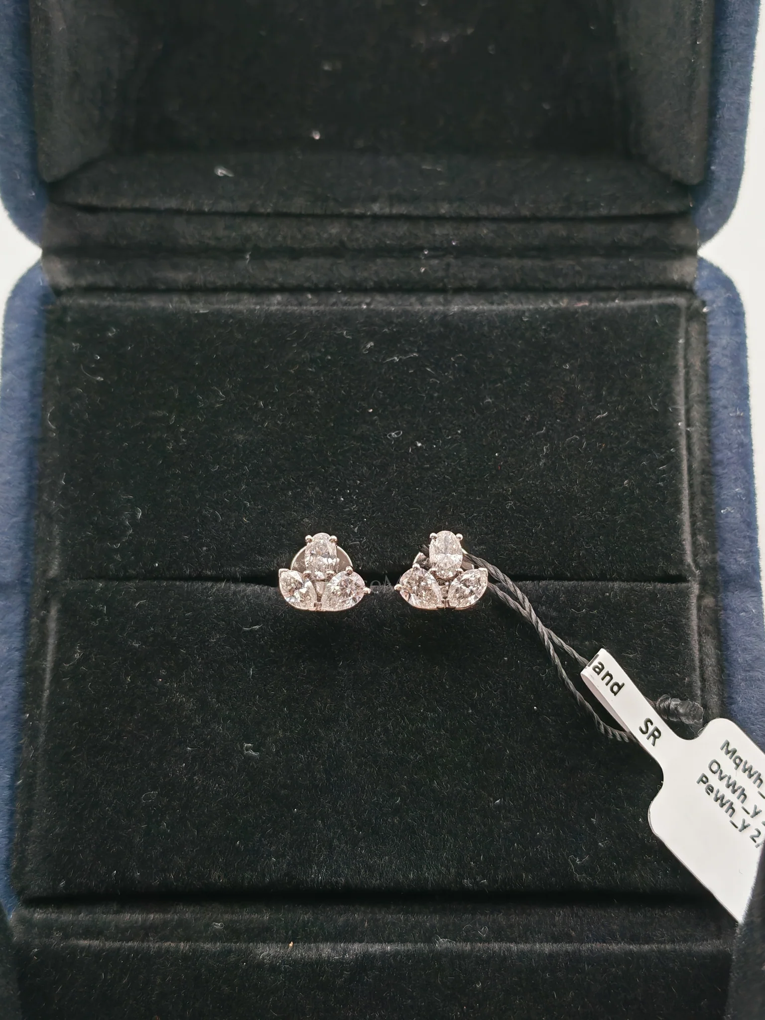 Diamond 18k 1.6gms 0.81cts VS1 to VVS1 (Clarity) E to H (Color) Natural Diamond White Gold Earrings - Image 2
