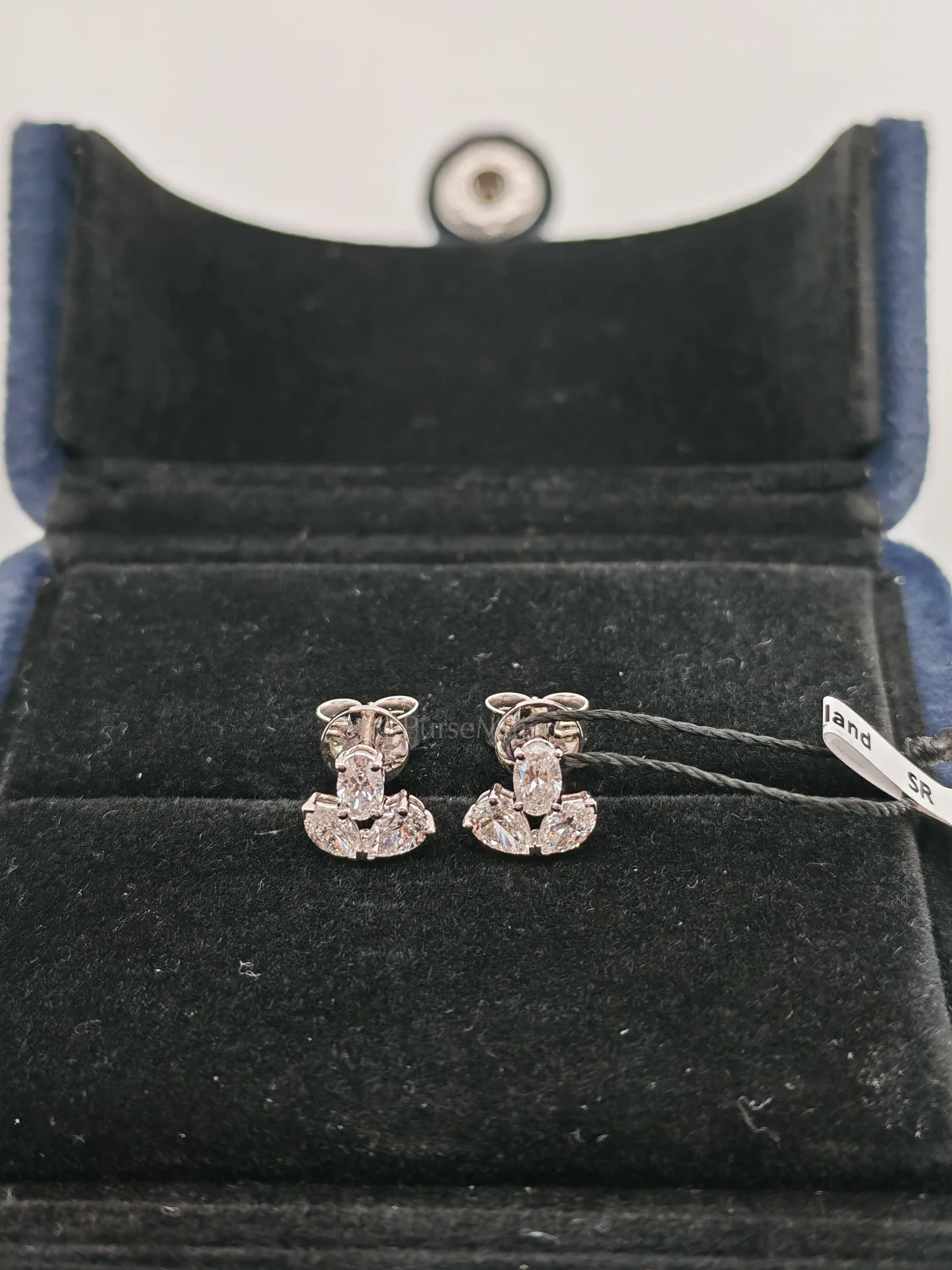 Diamond 18k 1.6gms 0.81cts VS1 to VVS1 (Clarity) E to H (Color) Natural Diamond White Gold Earrings - Image 3