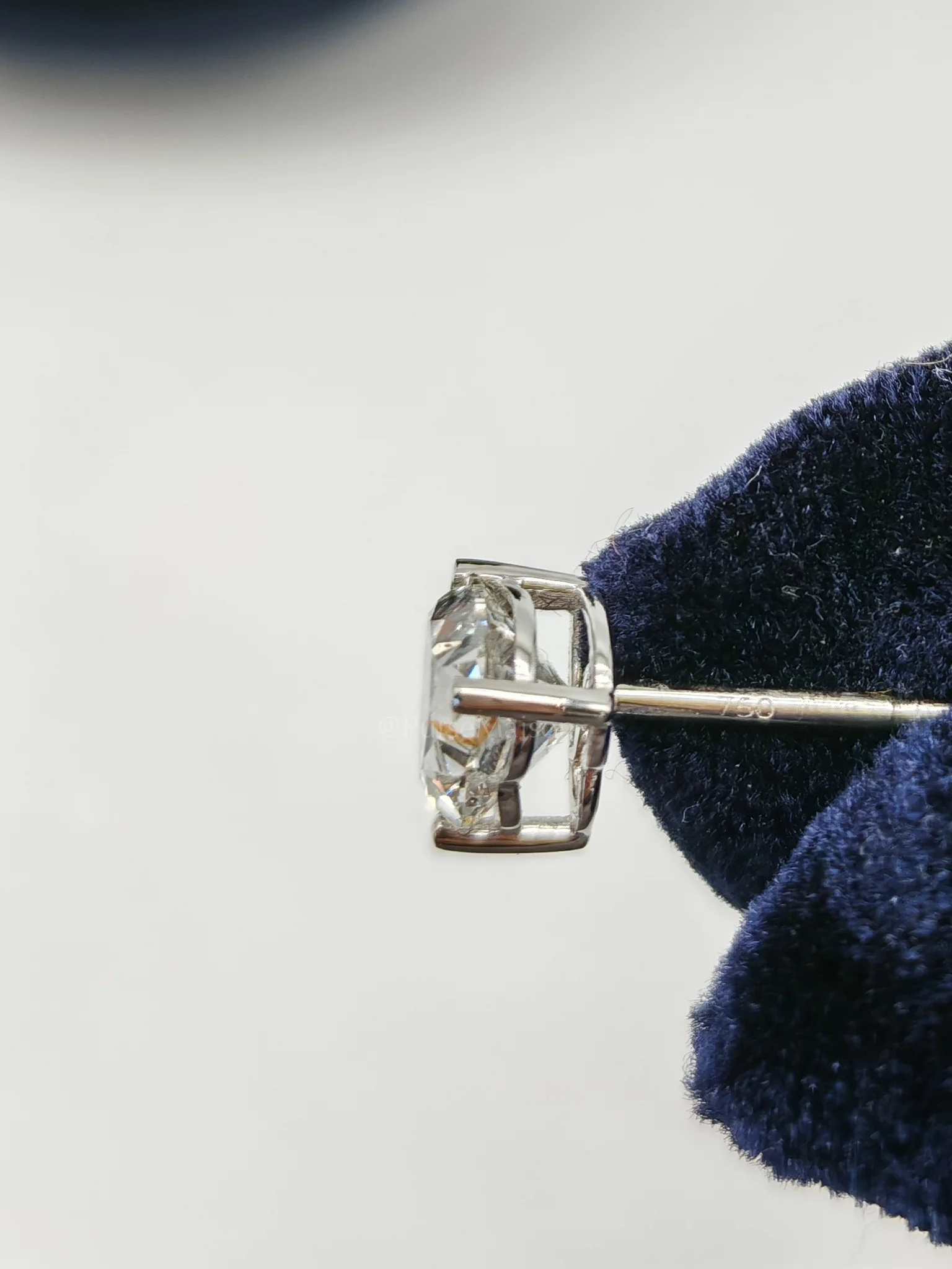 Diamond 18k 1.73gms 2.03cts VS1 to VVS1 (Clarity) E to H (Color) Natural Diamond White Gold Earrings - Image 6