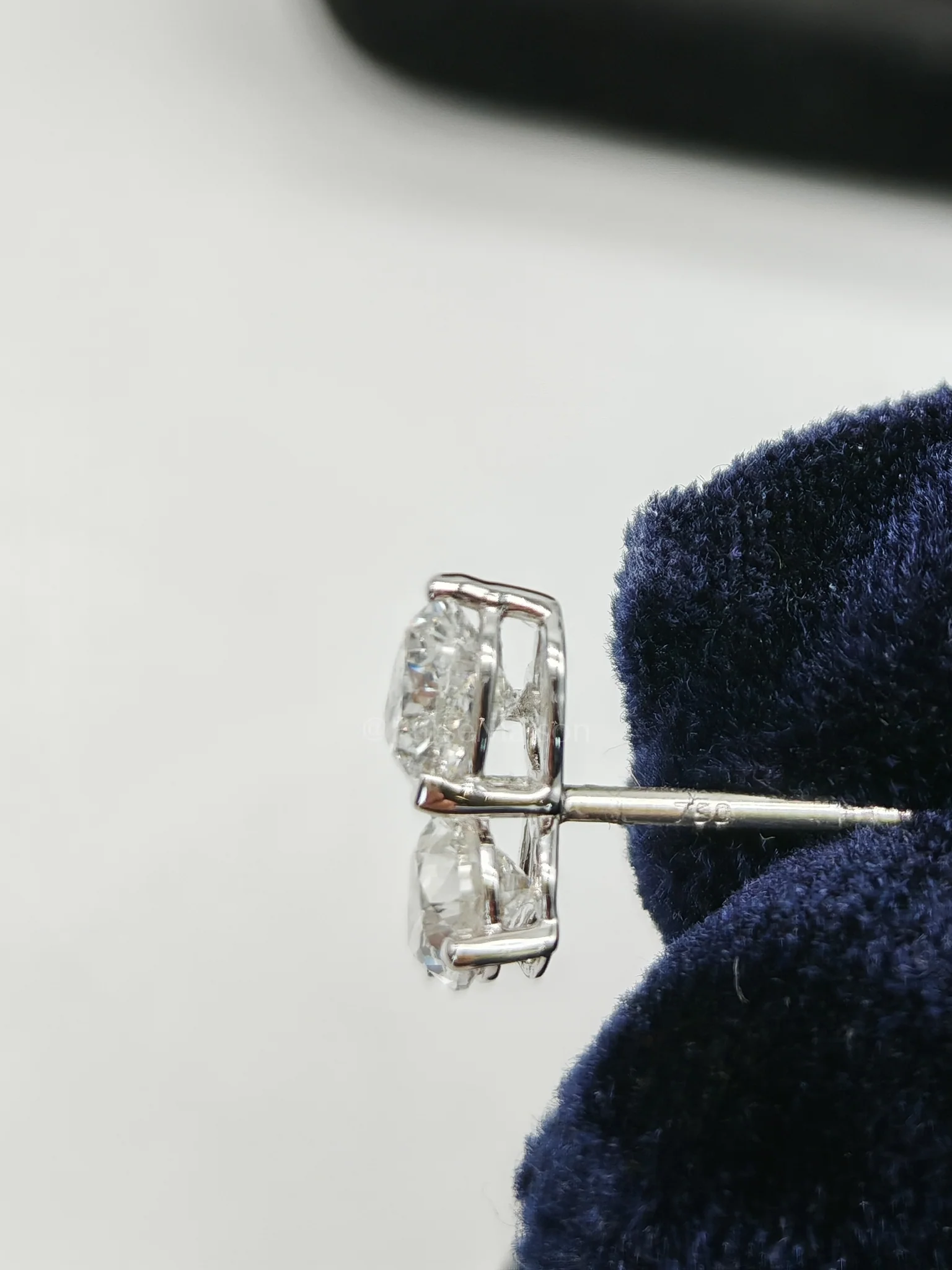 Diamond 18k 1.85gms. 2.08cts. VS1 to VVS1 (Clarity) E to H (Color) Natural Diamond White Gold Earrings - Image 6