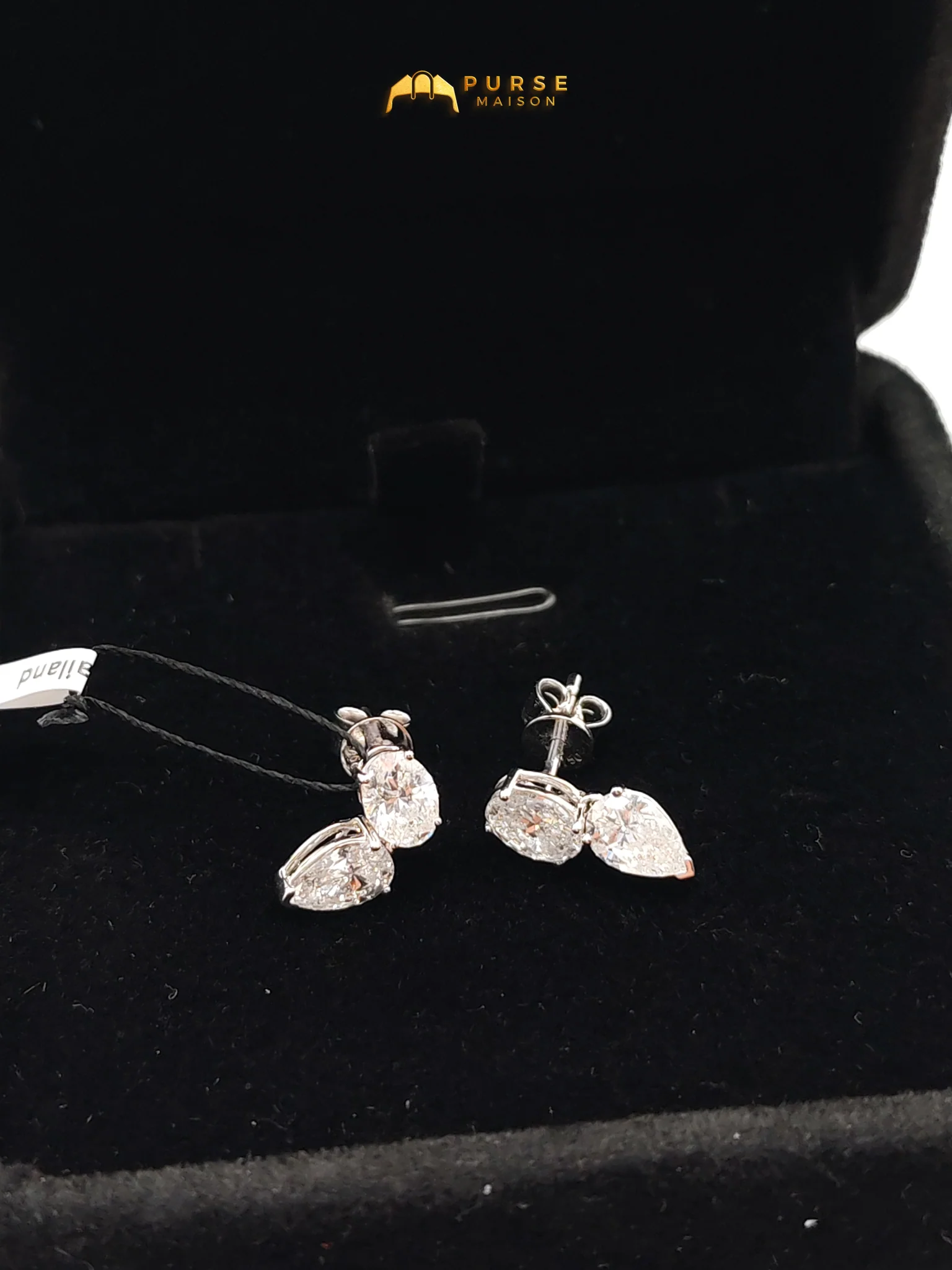 Diamond 18k 1.96gms. 1.96gms 2.03cts. VS1 to VVS1 (Clarity) E to H (Color) Natural Diamond White Gold Earrings