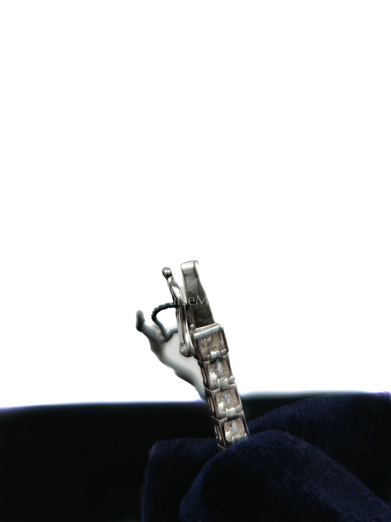 Diamond 18k 13.88gms 7.49cts VS1 to VVS1 (Clarity) E to H (Color) Natural Diamond White Gold Tennis Bracelet (7 Inches) - Image 5