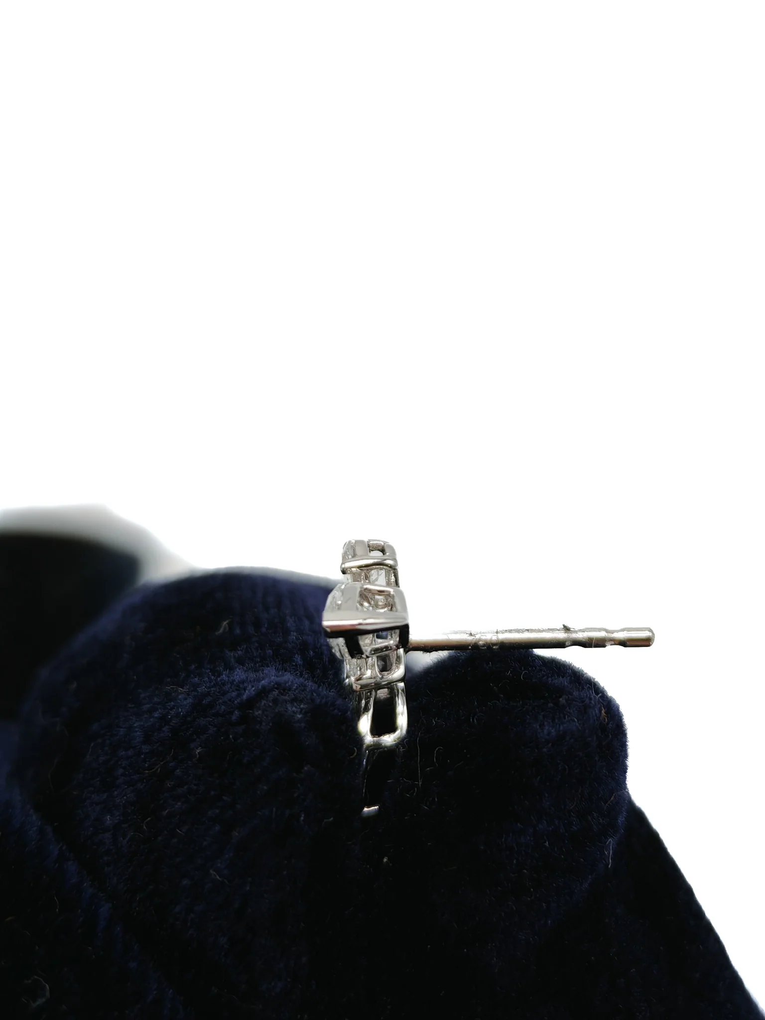 Diamond 18k 2.05gms 1.61cts VS1 to VVS1 (Clarity) E to H (Color) Natural Diamond White Gold Earrings - Image 5