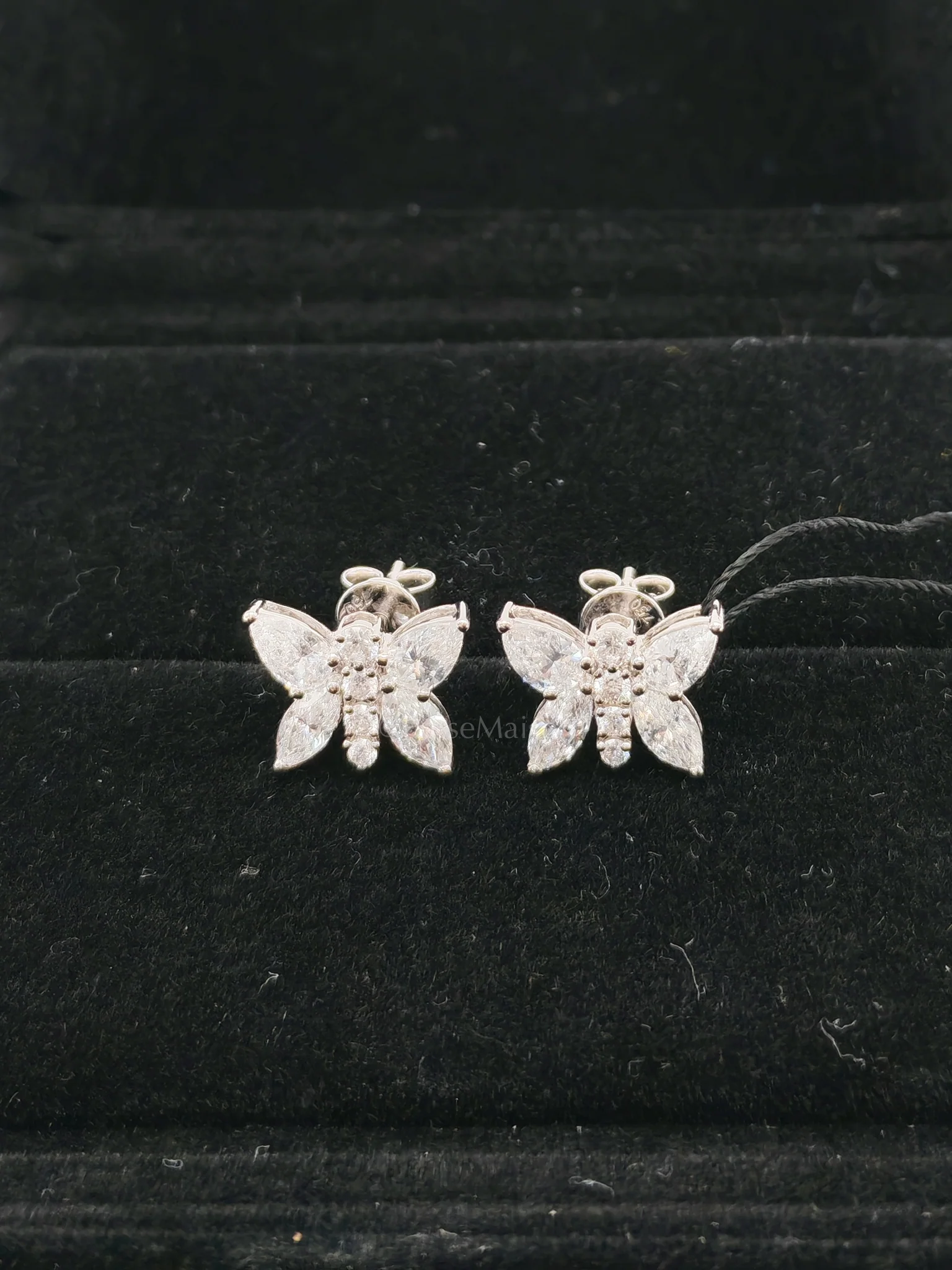Diamond 18k 2.07gms 1.407cts VS1 to VVS1 (Clarity) E to H (Color) Natural Diamond White Gold Earrings
