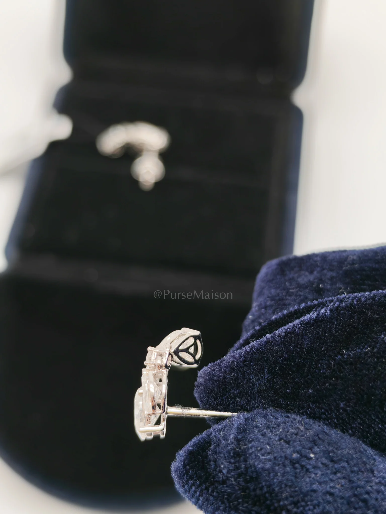 Diamond 18K 2.33gms 2.16cts VS1 to VVS1 (Clarity) E to H (Color) Natural Diamond White Gold Earrings - Image 4