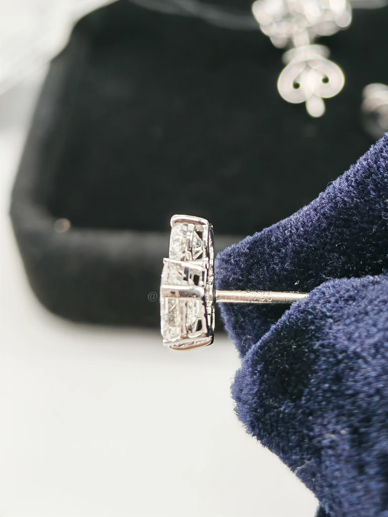 Diamond 18k 2.4gms. 2.86cts. VS1 to VVS1 (Clarity) E to H (Color) Natural Diamond White Gold Earrings - Image 5