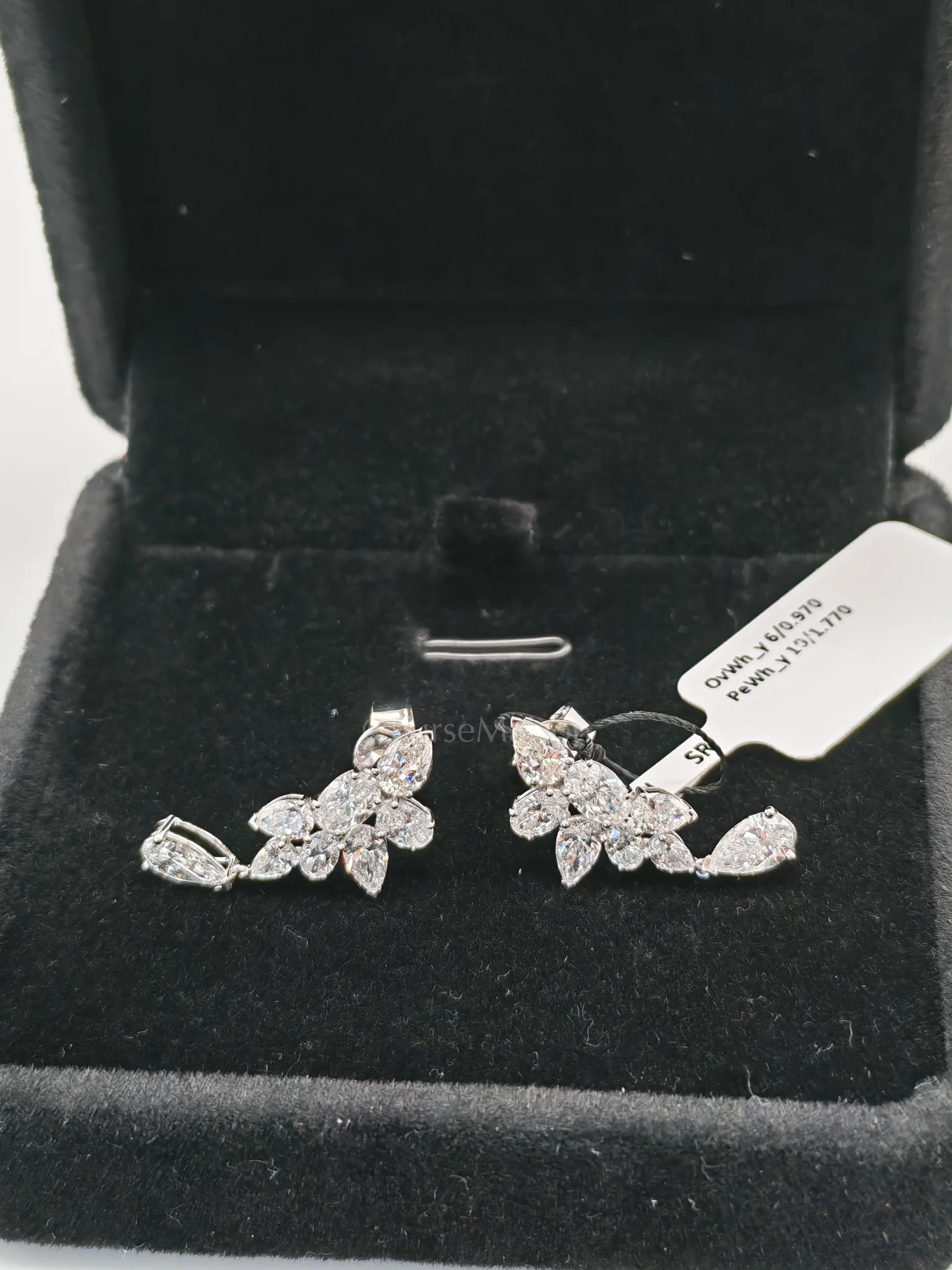 Diamond 18k 2.76gms. 2.76gms 2.74cts VS1 to VVS1 (Clarity) E to H (Color) Natural Diamond White Gold Earrings - Image 2