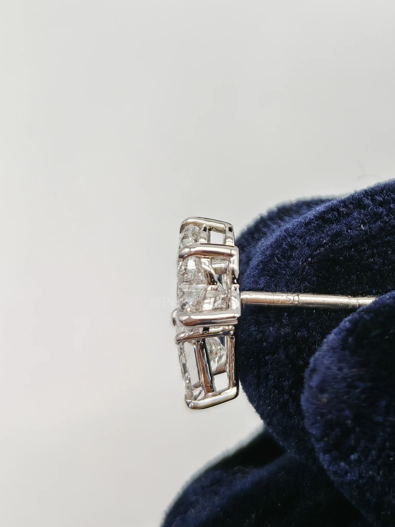 Diamond 18k 2.78gms. 3cts. VS1 to VVS1 (Clarity) E to H (Color) Natural Diamond White Gold Earrings - Image 5