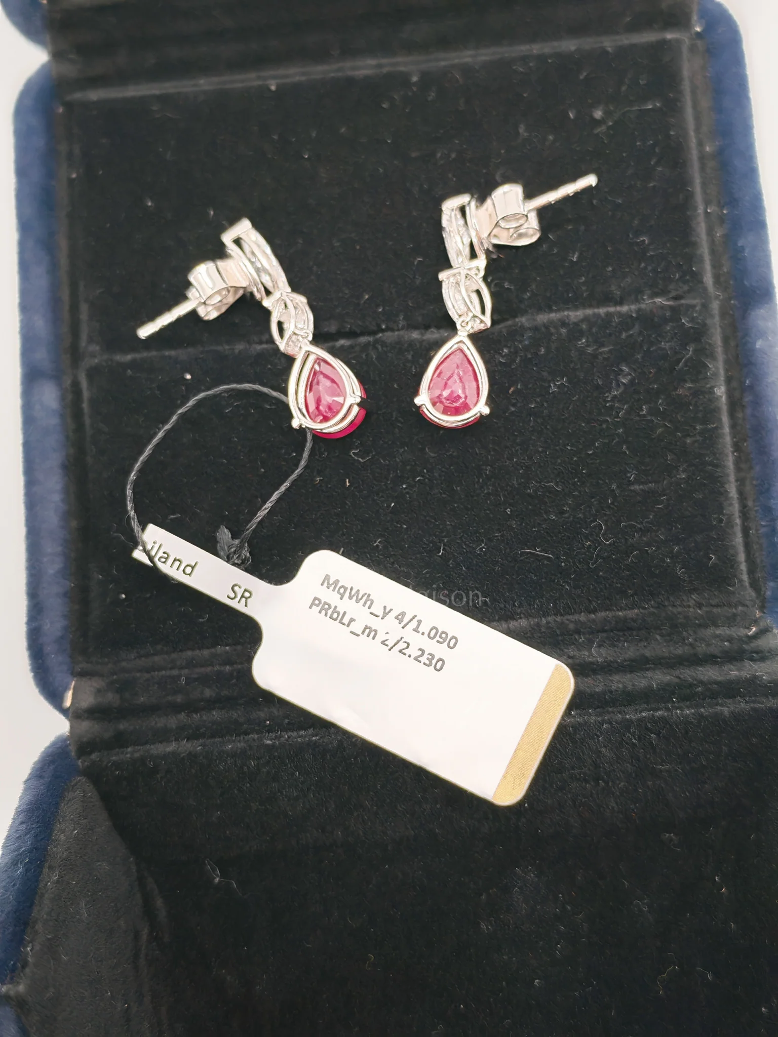 Diamond 18K 2.67gms. 3.32cts. VS1 to VVS1 (Clarity) E to H (Color) Natural Diamond White Gold Earrings - Image 7