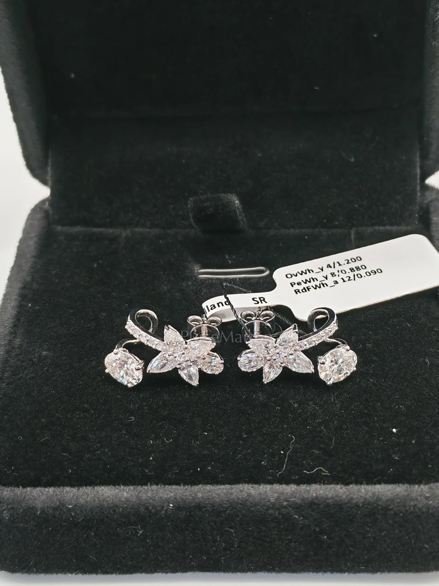 Diamond 18K 3.17gms. 2.17cts. VS1 to VVS1 (Clarity) E to H (Color) Natural Diamond White Gold Earrings - Image 2