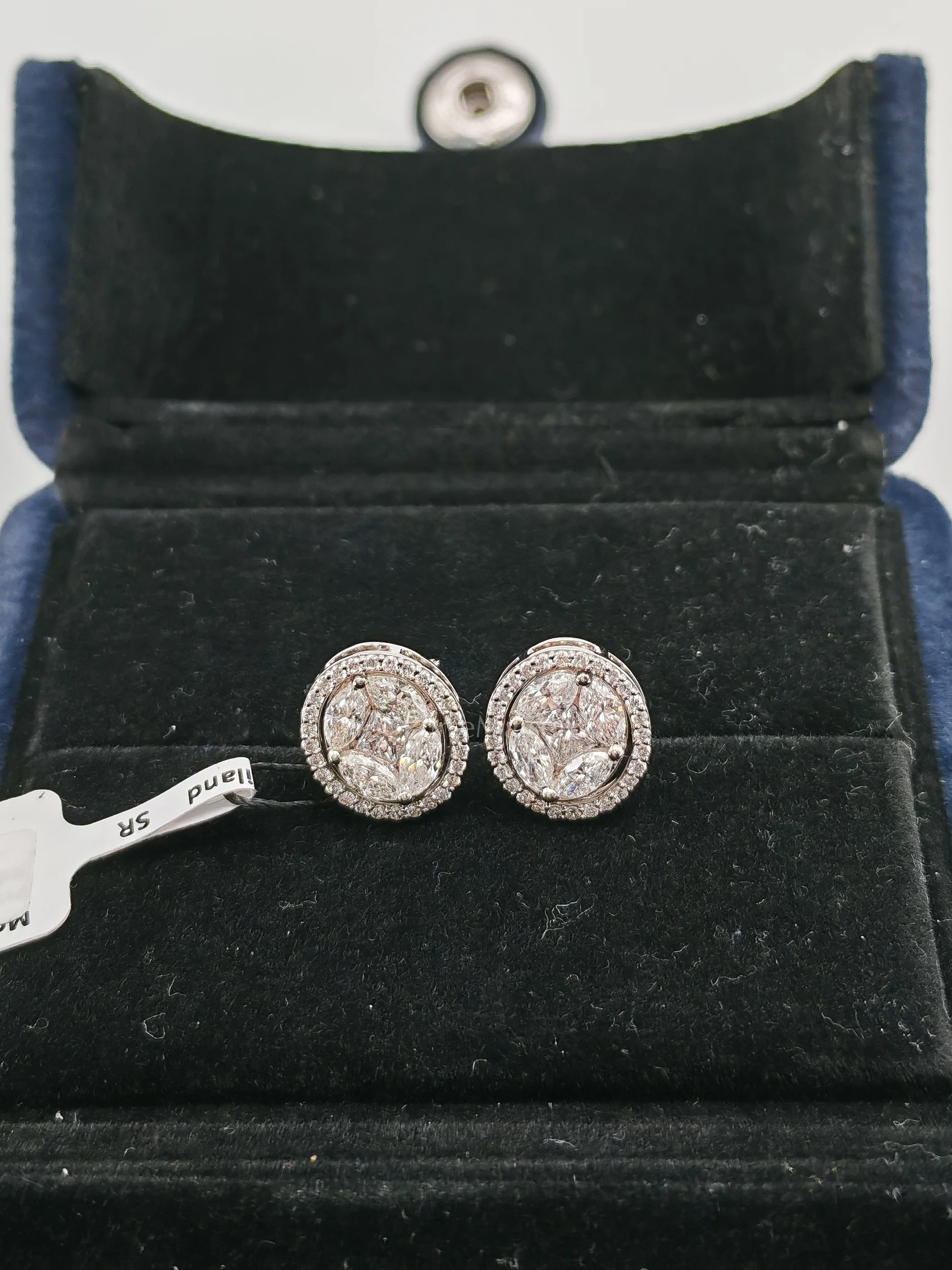 Diamond 18k 3.39gms 1.52cts VS1 to VVS1 (Clarity) E to H (Color) Natural Diamond White Gold Earrings - Image 3