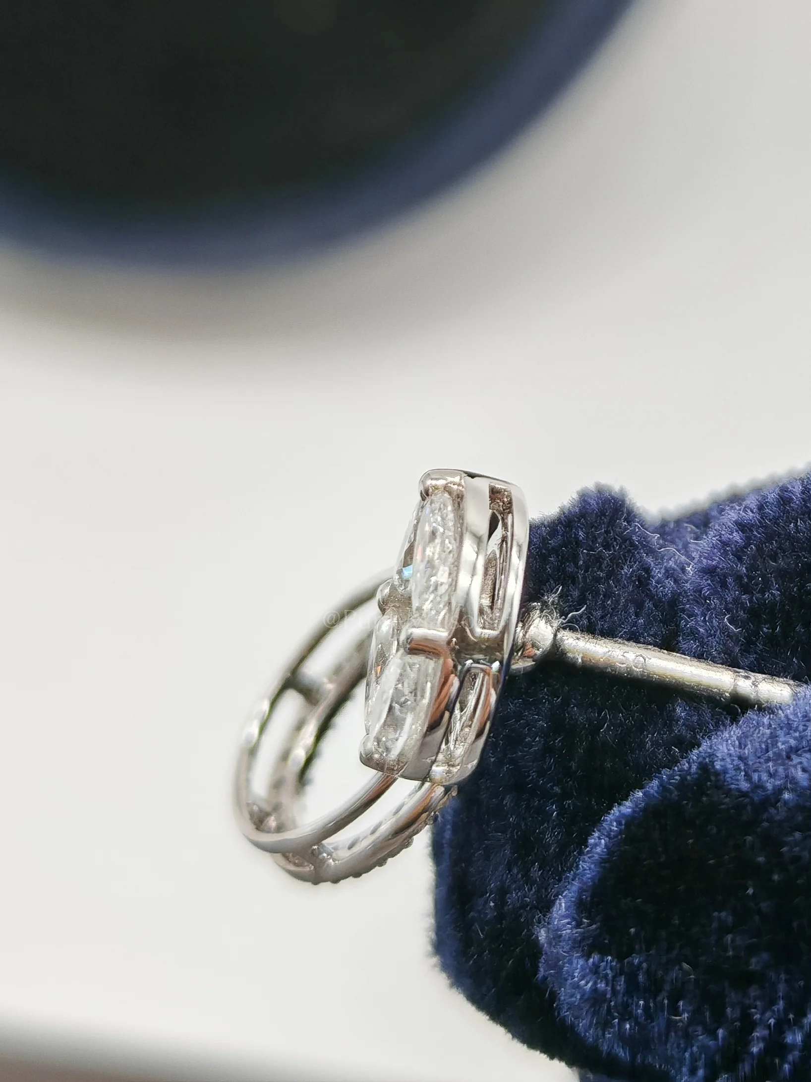 Diamond 18k 3.39gms 1.52cts VS1 to VVS1 (Clarity) E to H (Color) Natural Diamond White Gold Earrings - Image 7