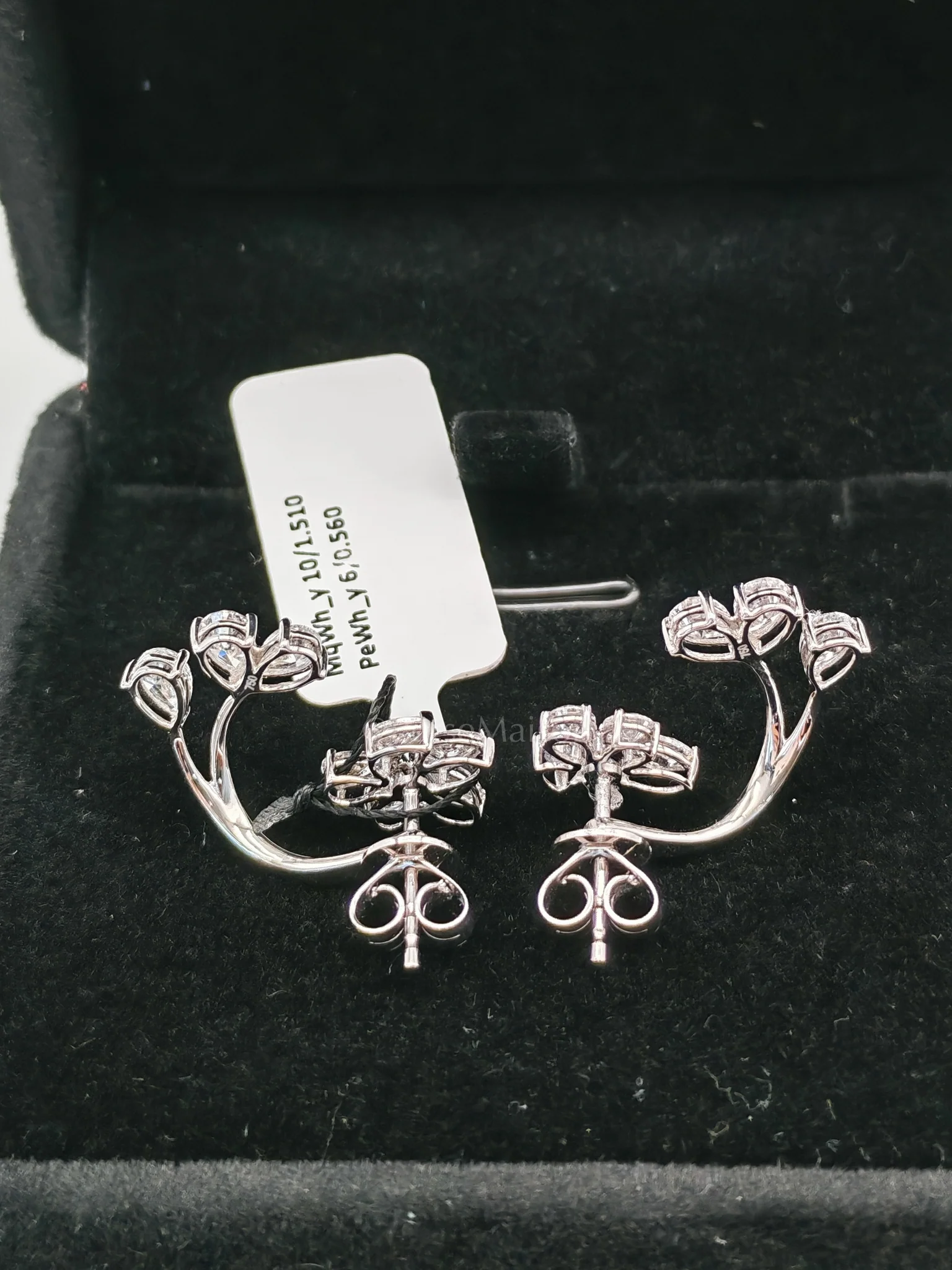 Diamond 18k 3.63gms. 2.07cts VS1 to VVS1 (Clarity) E to H (Color) Natural Diamond White Gold Earrings - Image 4