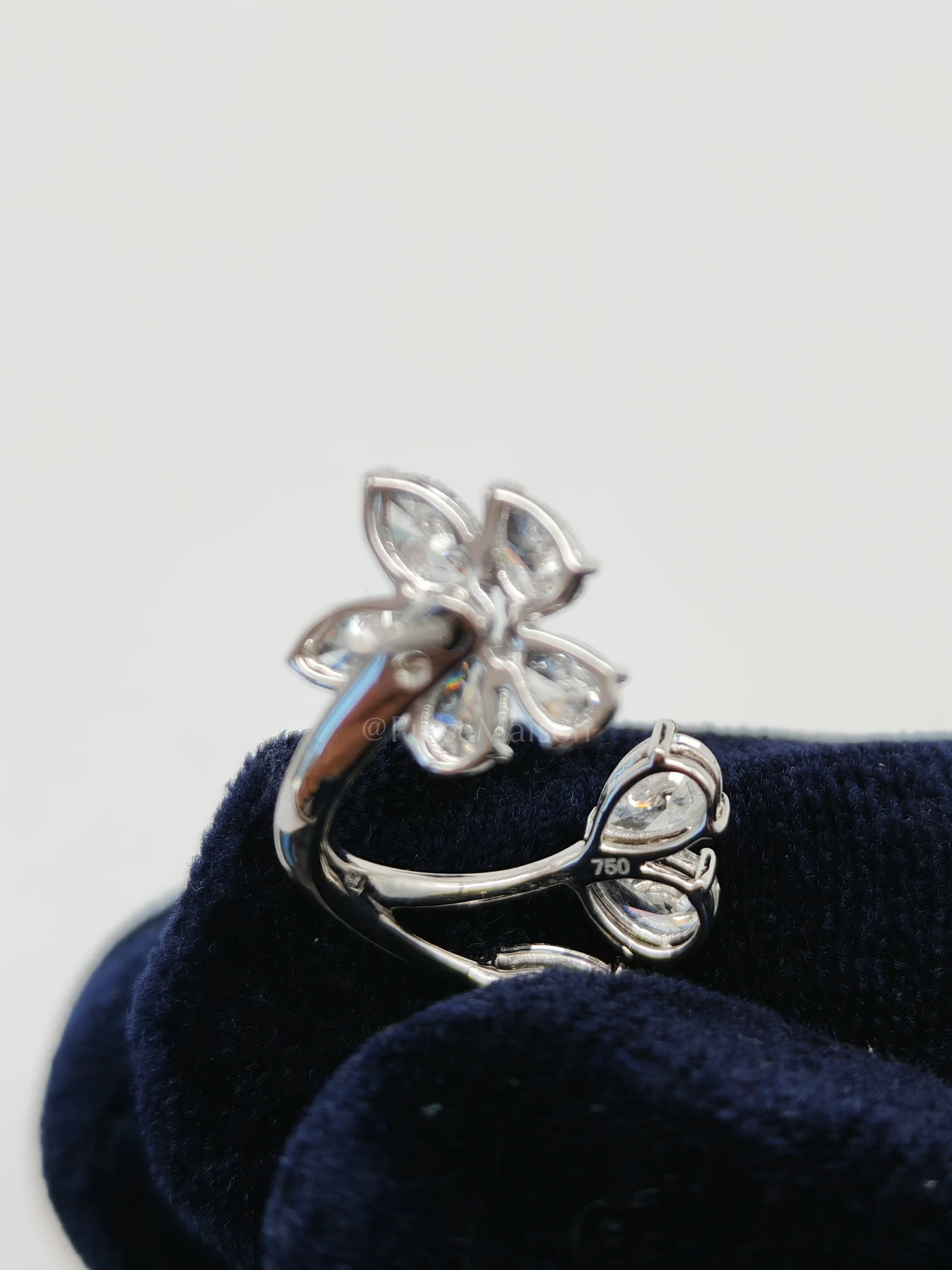 Diamond 18k 3.63gms. 2.07cts VS1 to VVS1 (Clarity) E to H (Color) Natural Diamond White Gold Earrings - Image 7