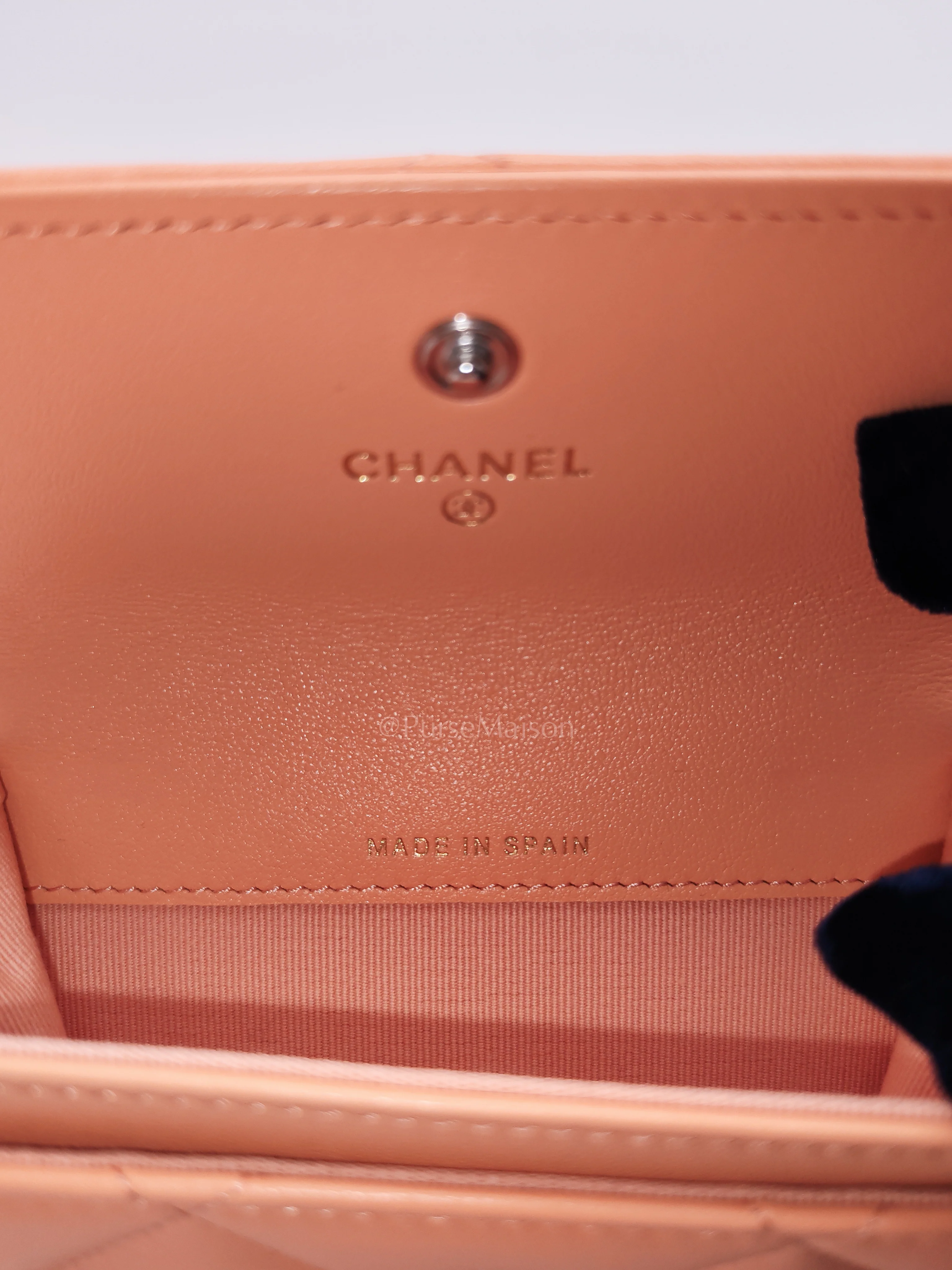 Chanel 19 Flap Cardholder in Peach Lambskin Leather & Palladium Hardware Microchip - Image 11