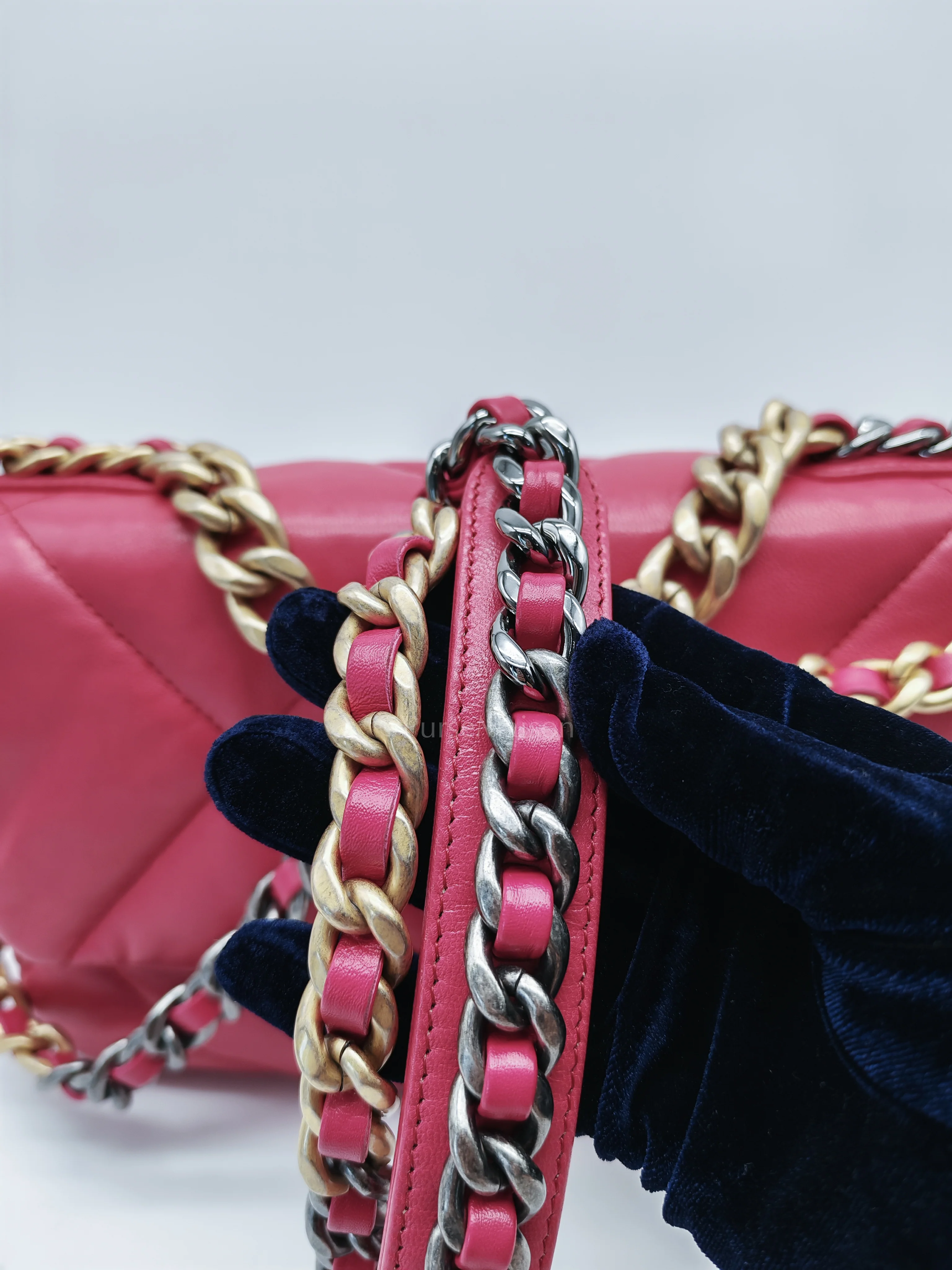 Chanel 19 Small in Dark Pink Quilted Goatskin Leather Mixed Hardware Series 30 - Image 13