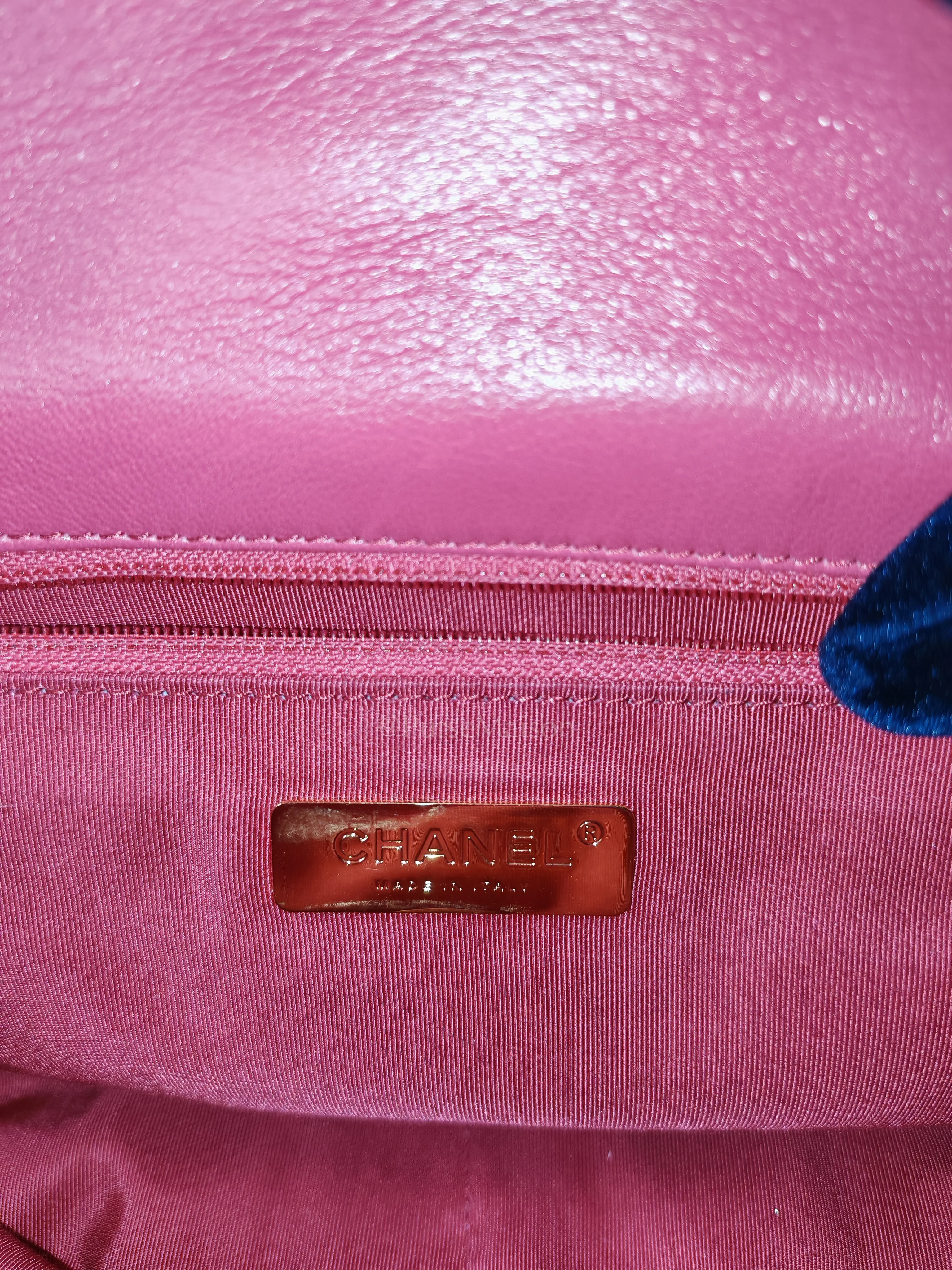 Chanel 19 Small in Dark Pink Quilted Goatskin Leather Mixed Hardware Series 30 - Image 18