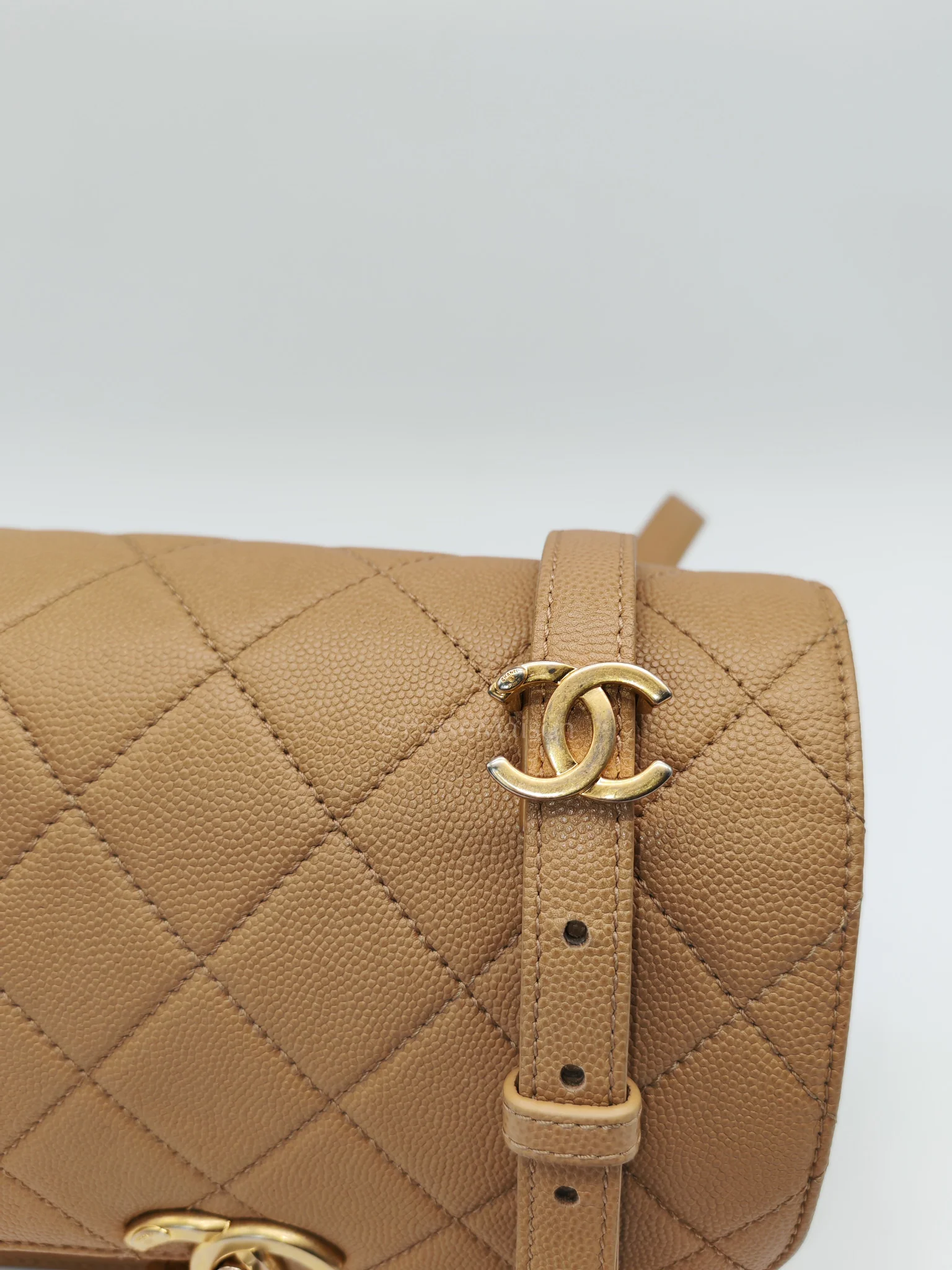 Chanel 21k Messenger Bag Small in Dark Biege Caviar Leather Aged Gold Hardware (Microchip) - Image 15
