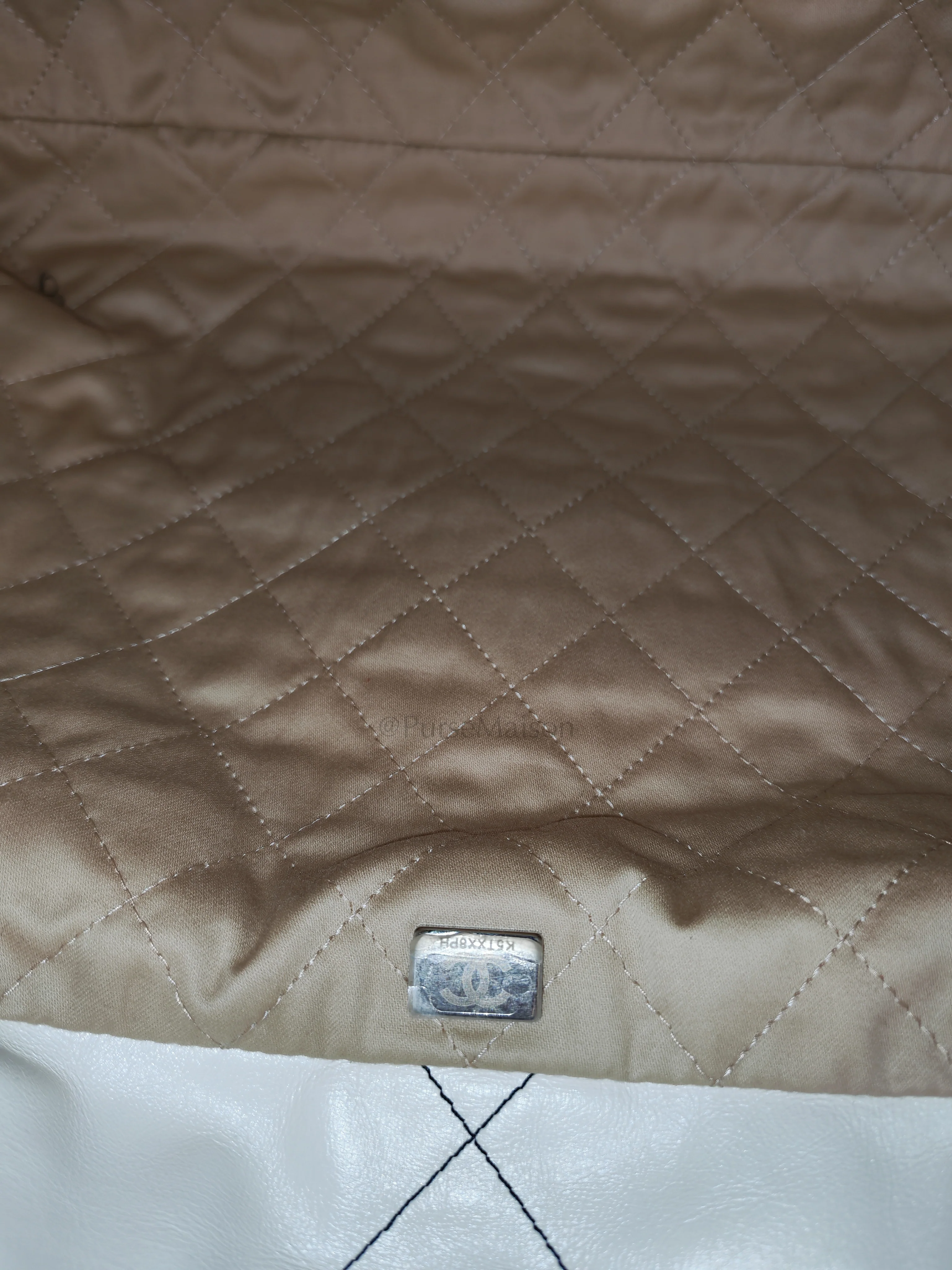 Chanel 22 in White Quilted Calfskin Leather & Silver Hardware Microchip - Image 23