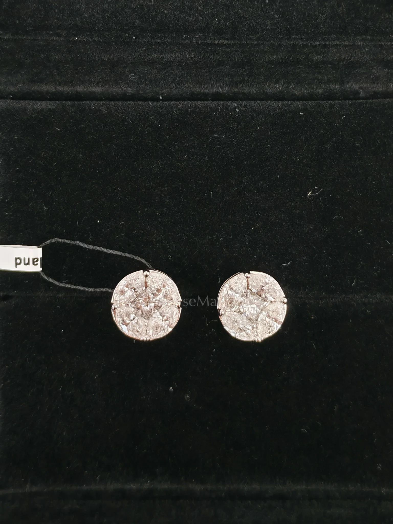 Diamond 18K 2.9gms. 2.02cts. VS1 to VVS1 (Clarity) E to H (Color) Round Natural Diamond White Gold Stud Earrings - Image 3