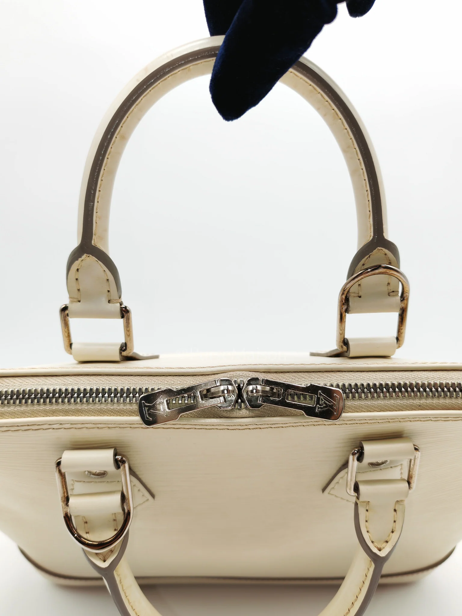 Louis Vuitton Alma PM in Ivoire Epi Leather & Silver Hardware (Date Code: FL2047) - Image 20