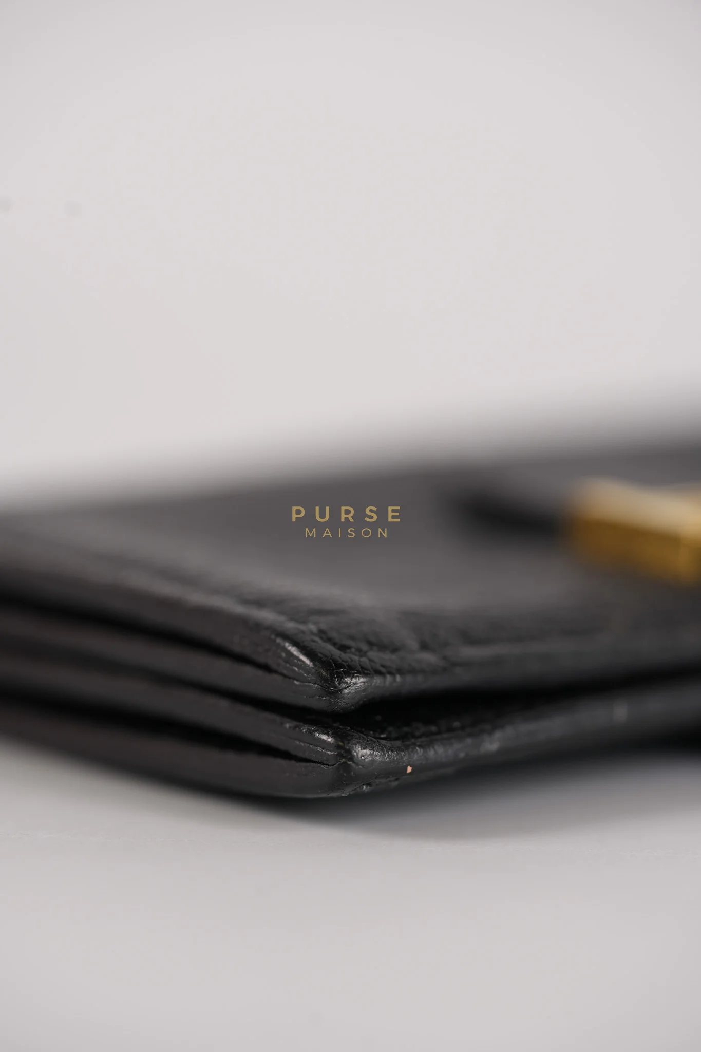 Hermes Bearn Bi-Fold Card Holder in Noir Chevre Mysore Leather & Gold Hardware Stamp D (2019) - Image 15