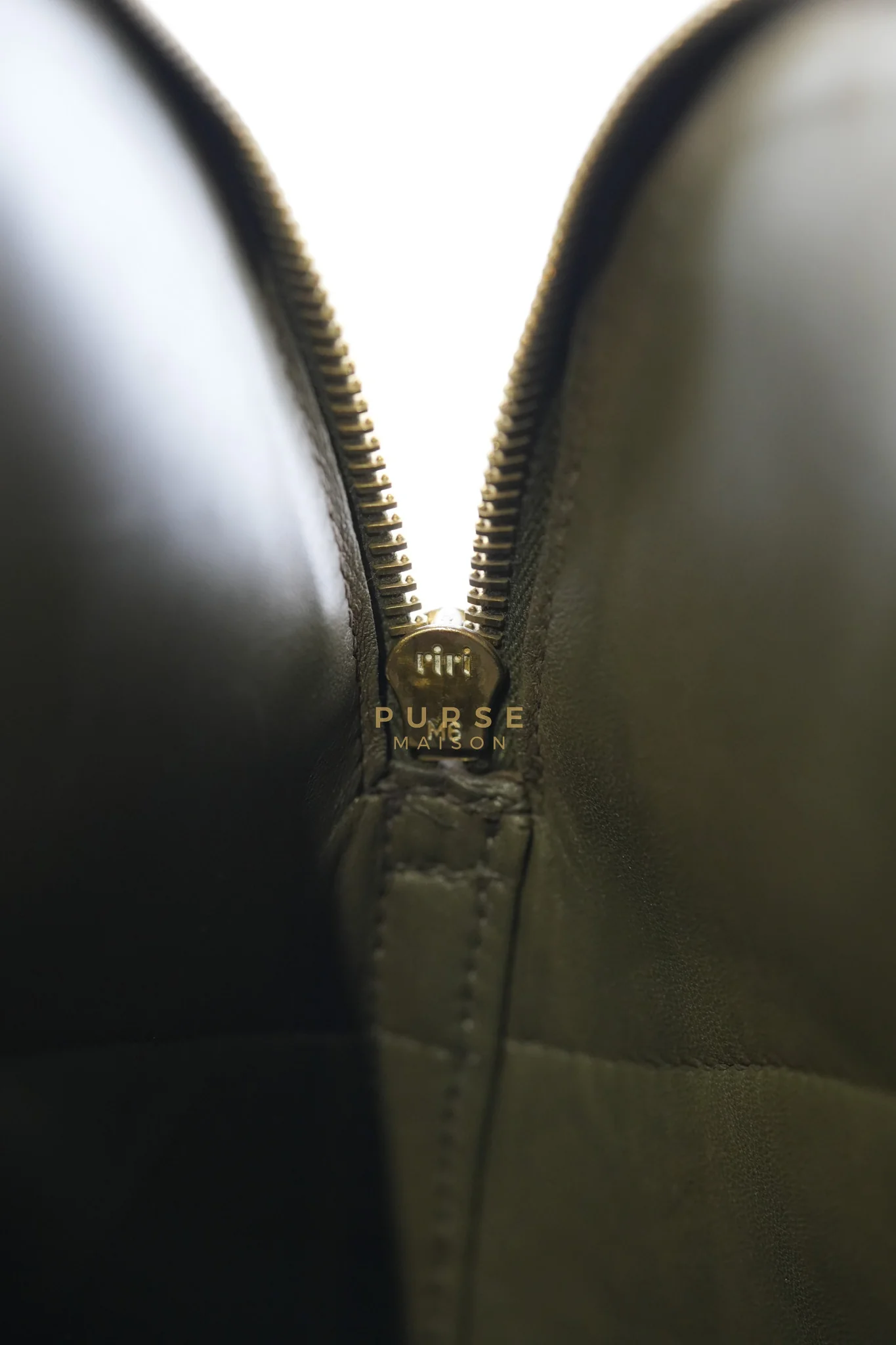 Hermes Bolide 35 in Dark Toupe Chèvre Mysore Leather Gold Hardware Stamp F Square(2002) - Image 39