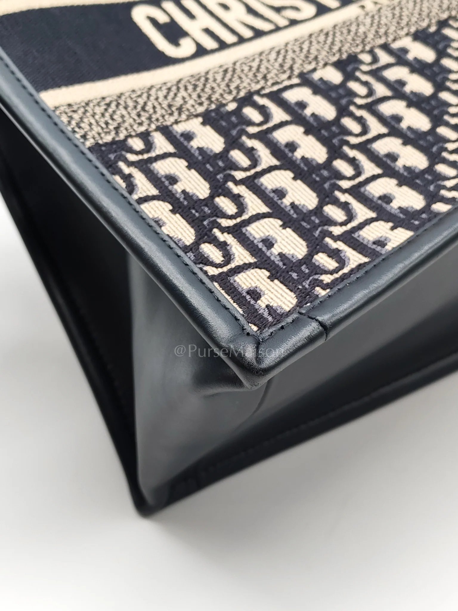 Christian Dior Booktote in Medium Embroidery and Calfskin Leather Shoulder Bag - Image 7
