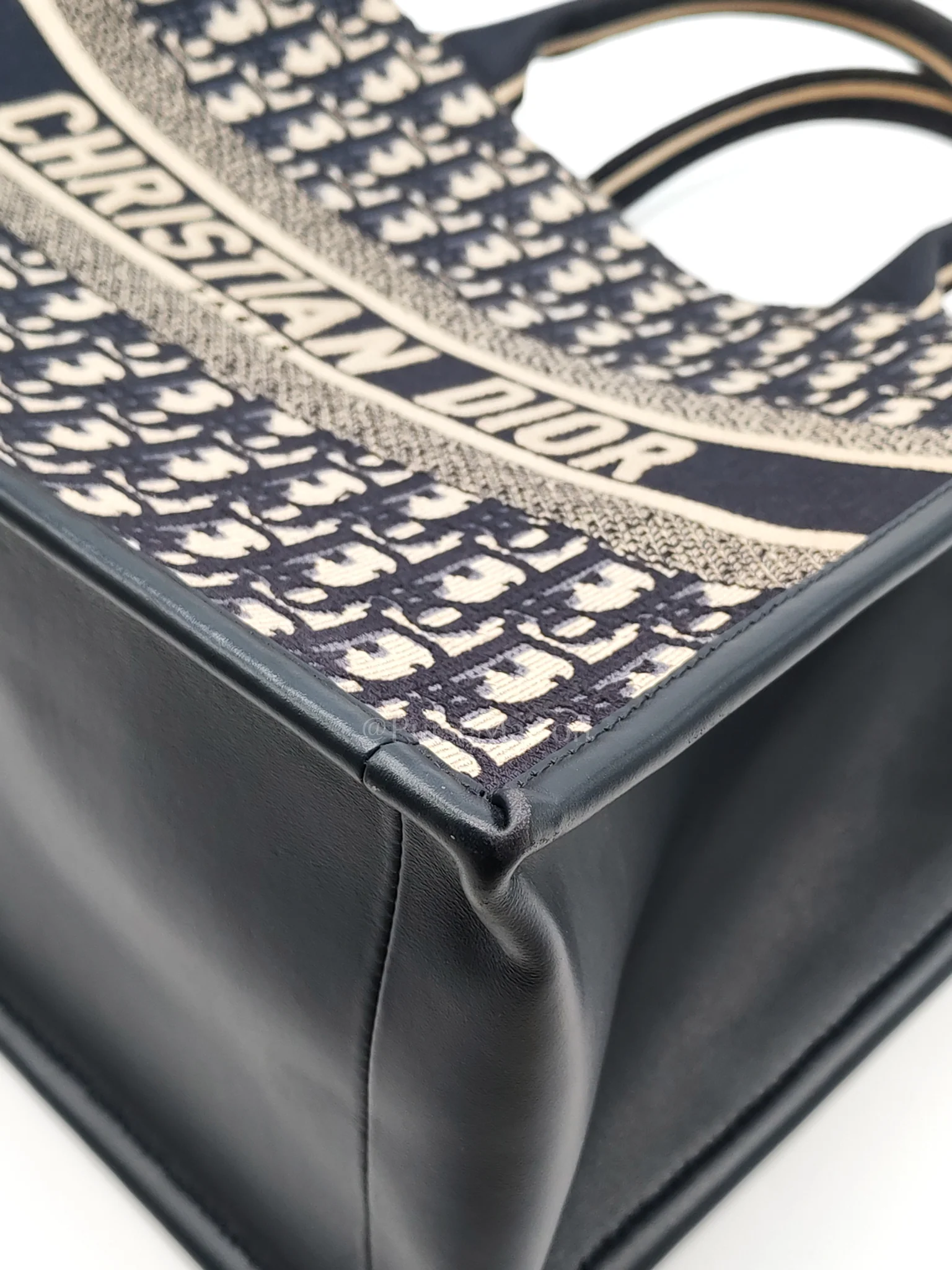 Christian Dior Booktote in Medium Embroidery and Calfskin Leather Shoulder Bag - Image 8