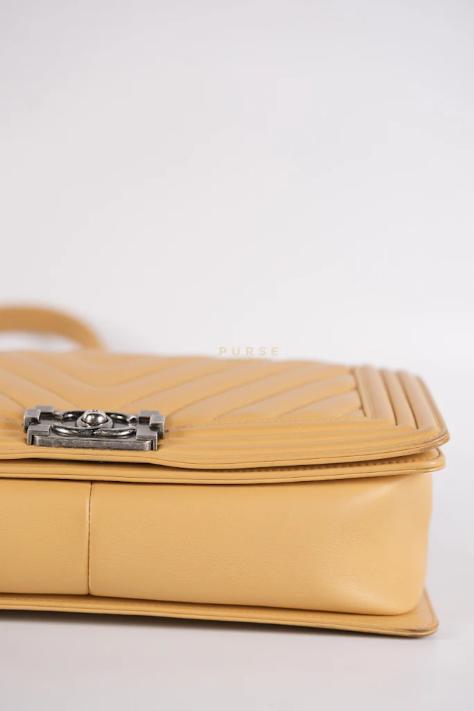 Chanel Boy Chevron Beige in Calfskin Leather and Ruthenium Hardware Series 22 - Image 10