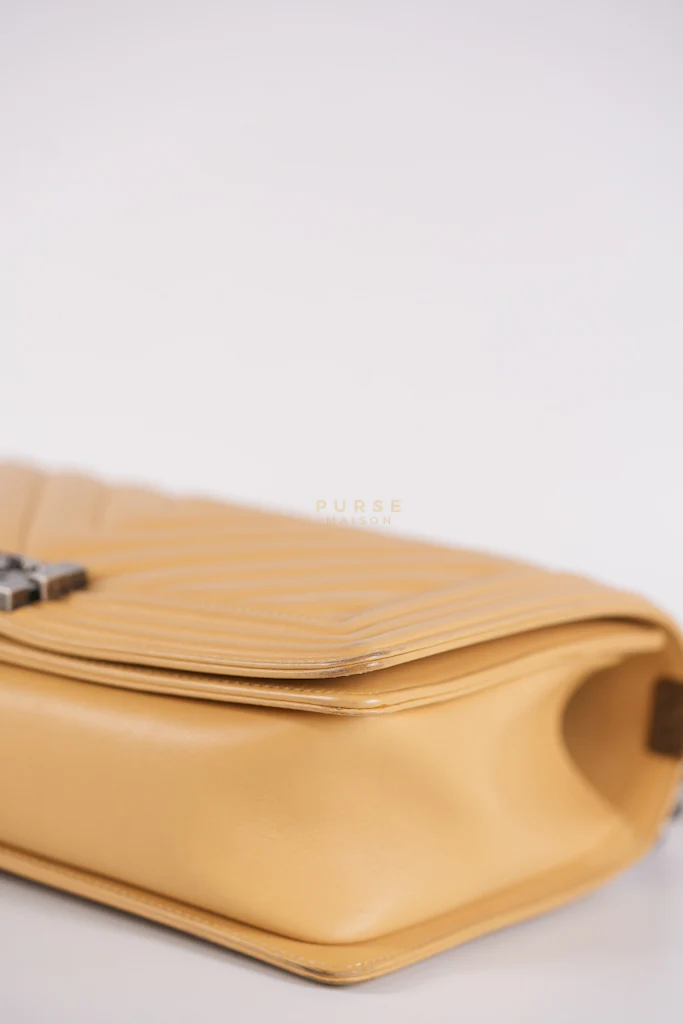 Chanel Boy Chevron Beige in Calfskin Leather and Ruthenium Hardware Series 22 - Image 11