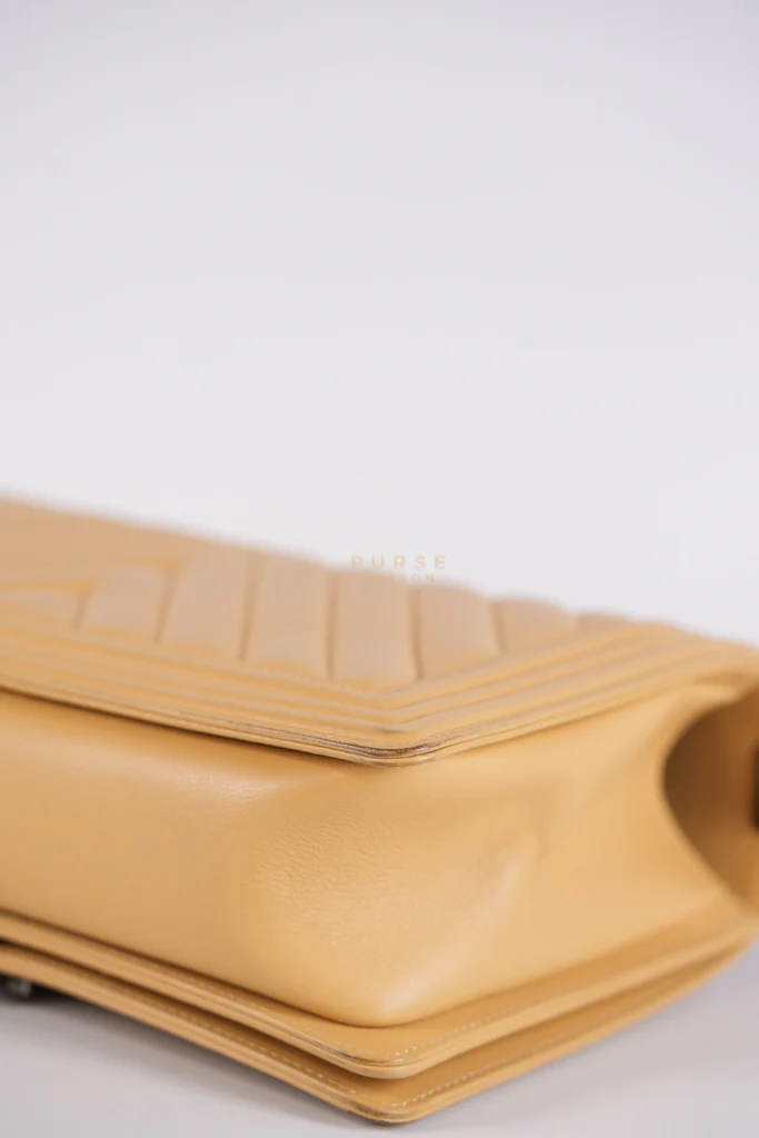 Chanel Boy Chevron Beige in Calfskin Leather and Ruthenium Hardware Series 22 - Image 14