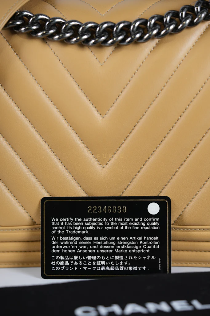 Chanel Boy Chevron Beige in Calfskin Leather and Ruthenium Hardware Series 22 - Image 17