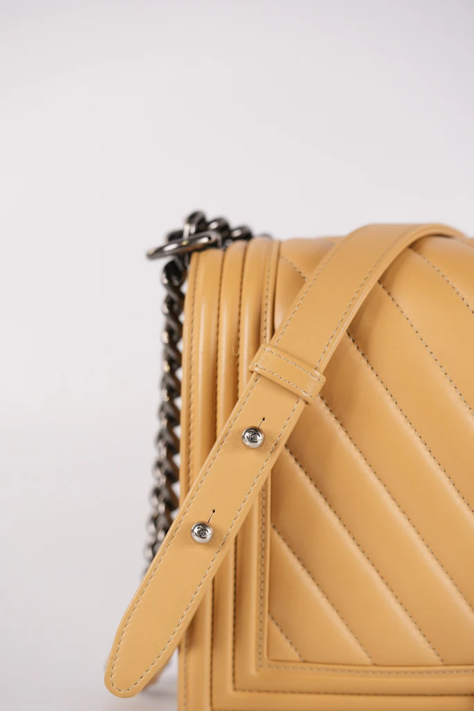 Chanel Boy Chevron Beige in Calfskin Leather and Ruthenium Hardware Series 22 - Image 25