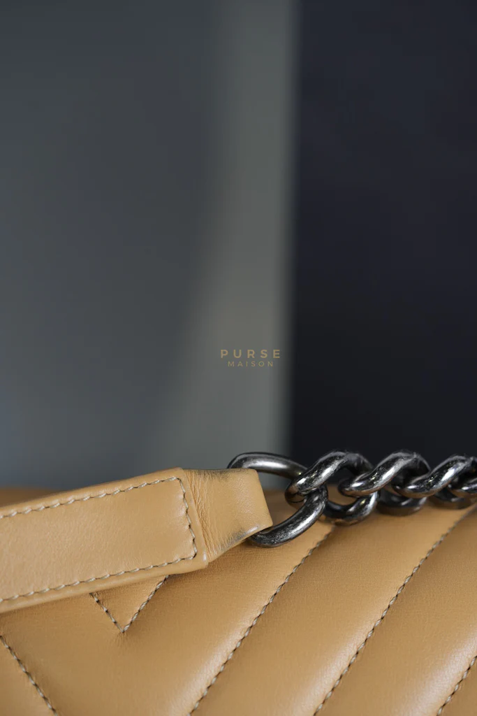 Chanel Boy Chevron Beige in Calfskin Leather and Ruthenium Hardware Series 22 - Image 27
