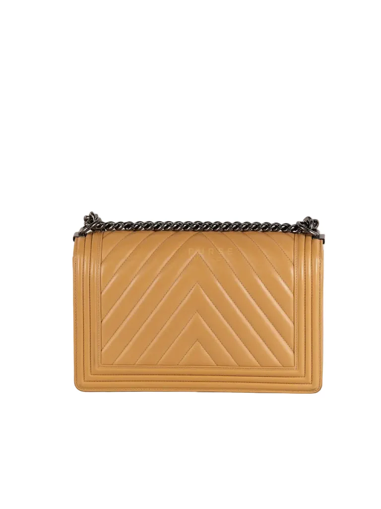 Chanel Boy Chevron Beige in Calfskin Leather and Ruthenium Hardware Series 22 - Image 4