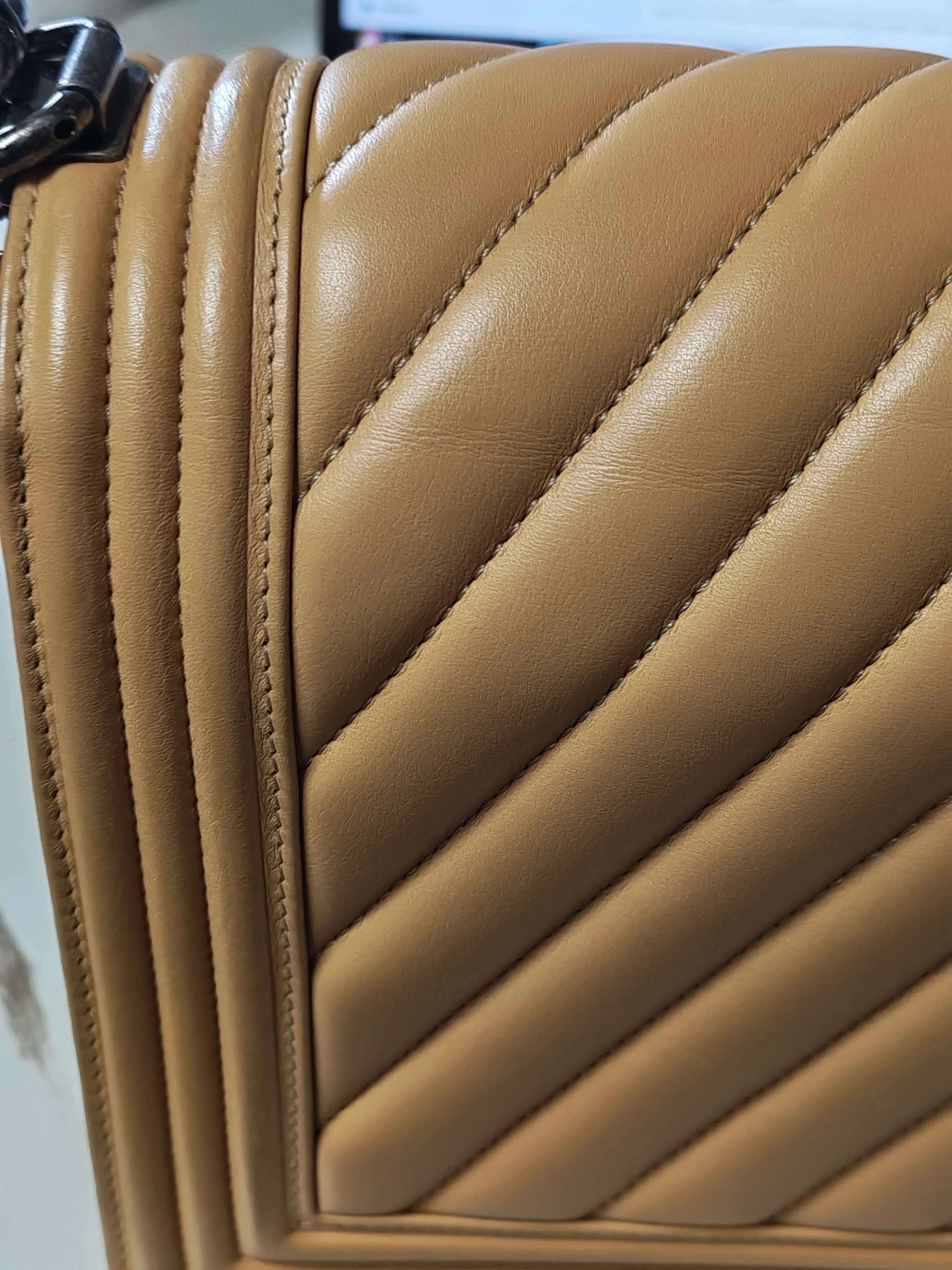 Chanel Boy Chevron Beige in Calfskin Leather and Ruthenium Hardware Series 22 - Image 40
