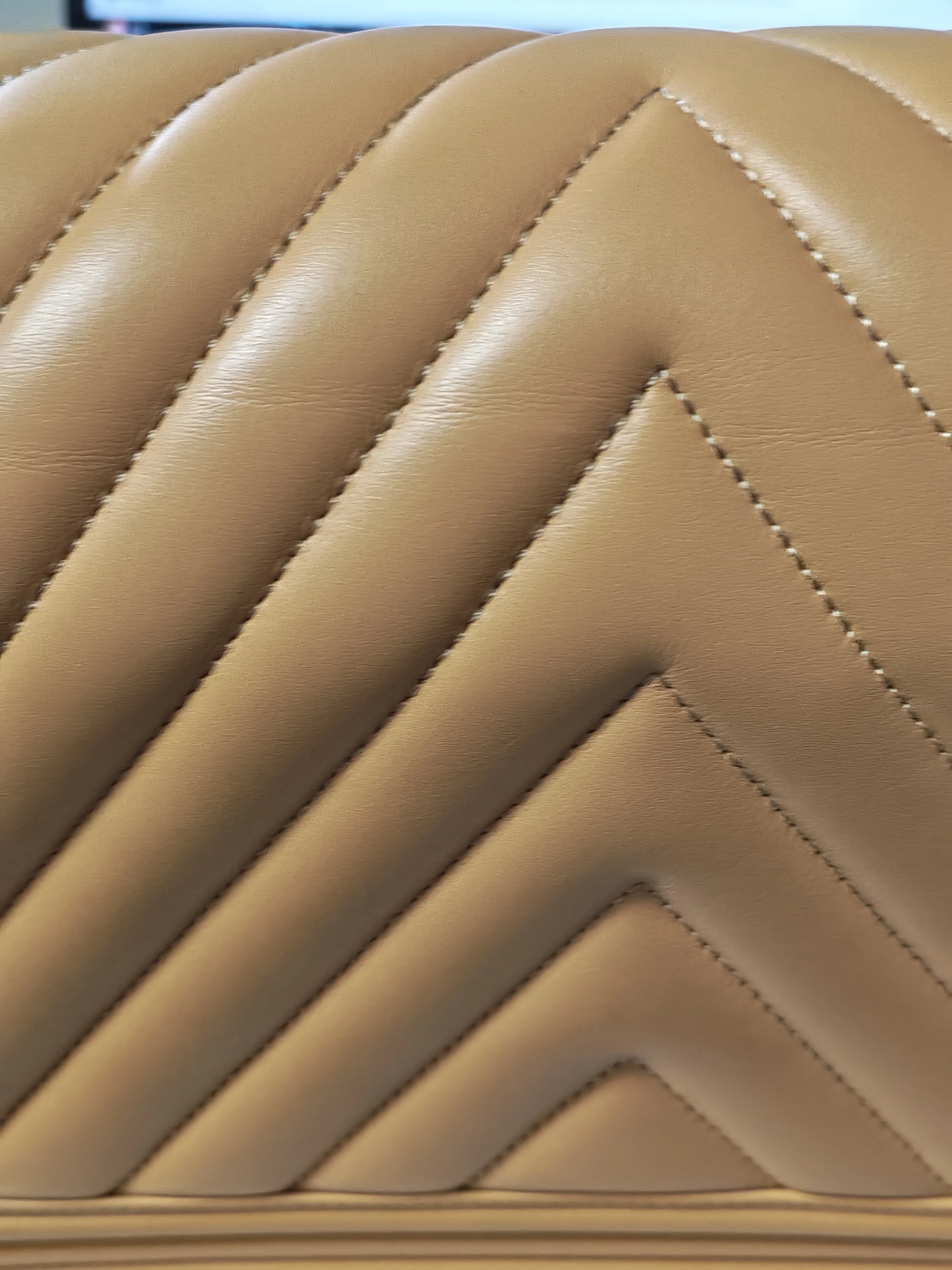 Chanel Boy Chevron Beige in Calfskin Leather and Ruthenium Hardware Series 22 - Image 41