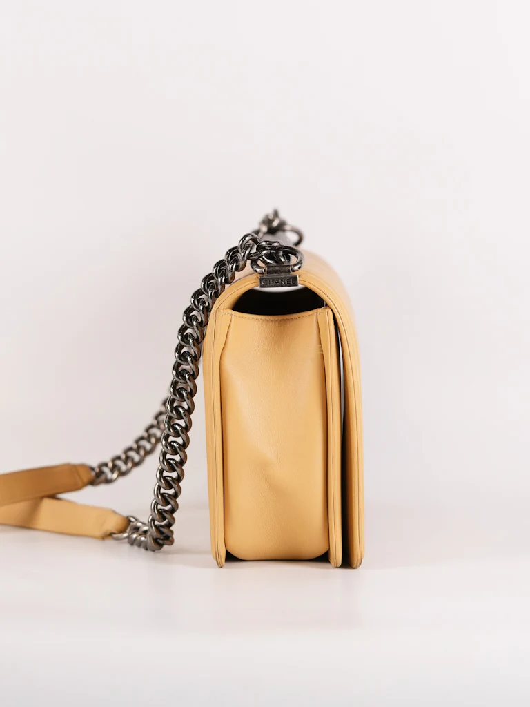 Chanel Boy Chevron Beige in Calfskin Leather and Ruthenium Hardware Series 22 - Image 5