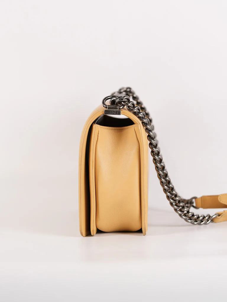 Chanel Boy Chevron Beige in Calfskin Leather and Ruthenium Hardware Series 22 - Image 6