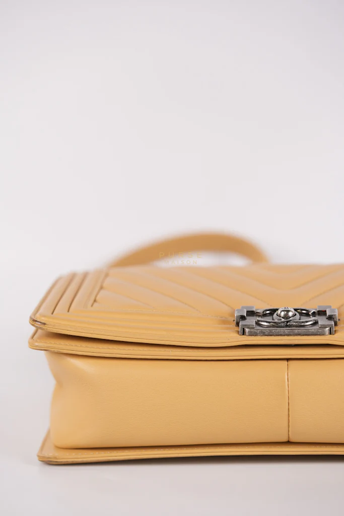 Chanel Boy Chevron Beige in Calfskin Leather and Ruthenium Hardware Series 22 - Image 8