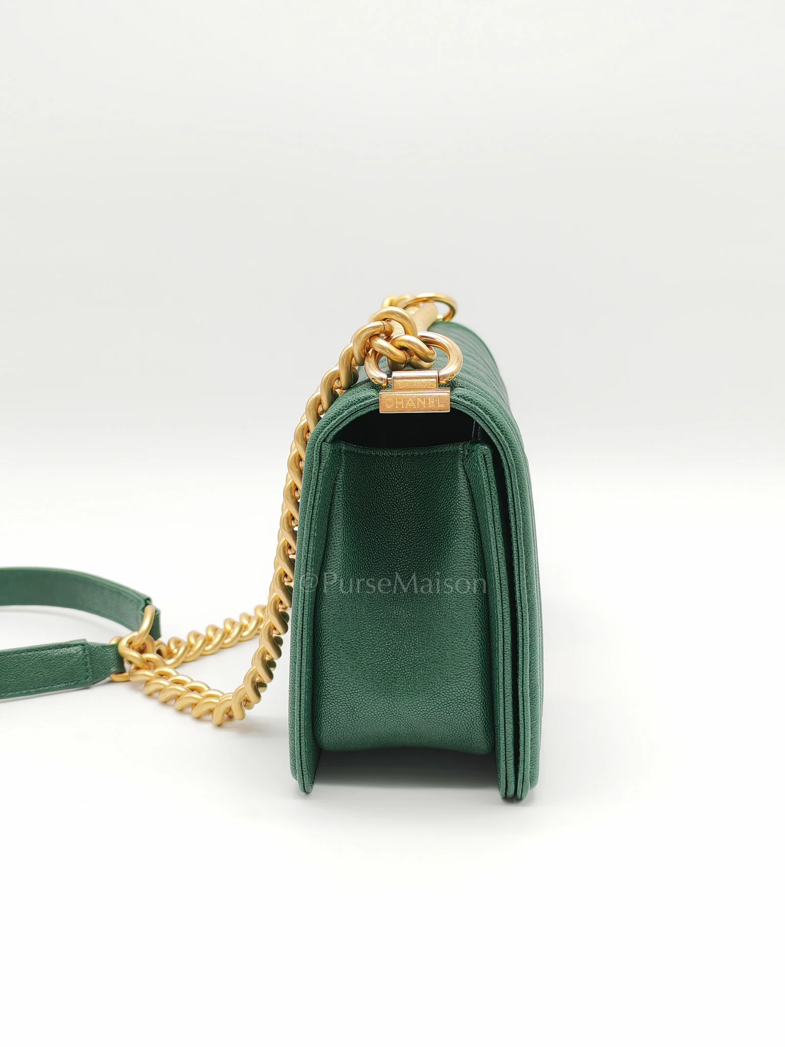 Chanel Boy Old Medium in Green Chevron Calfskin Leather and Aged Gold Hardware Series 26 - Image 5