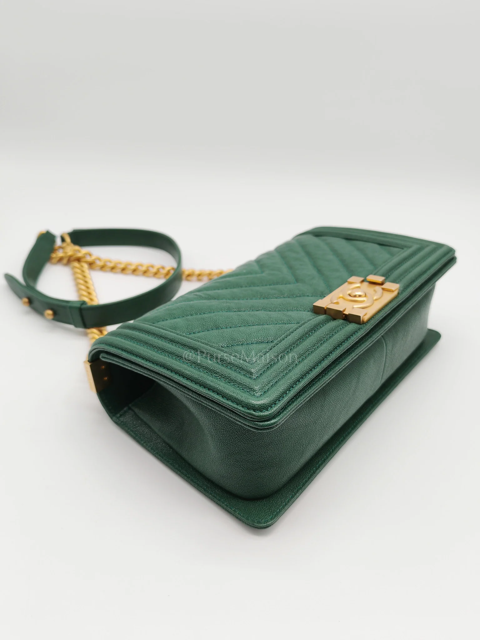 Chanel Boy Old Medium in Green Chevron Calfskin Leather and Aged Gold Hardware Series 26 - Image 8
