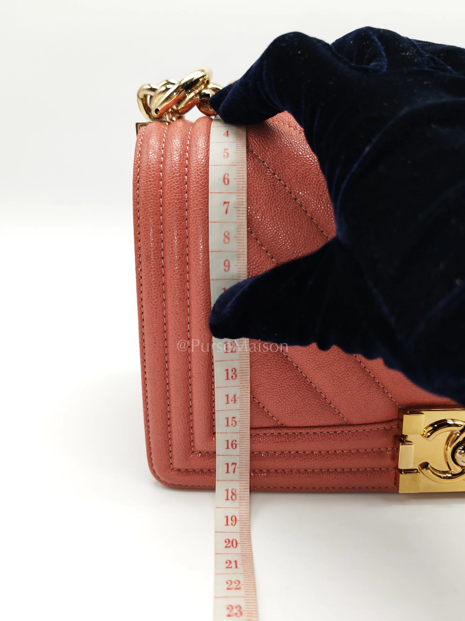 Chanel Boy Old Medium in Salmon Pink Chevron Calfskin Leather and Champagne Hardware Series 28 - Image 21