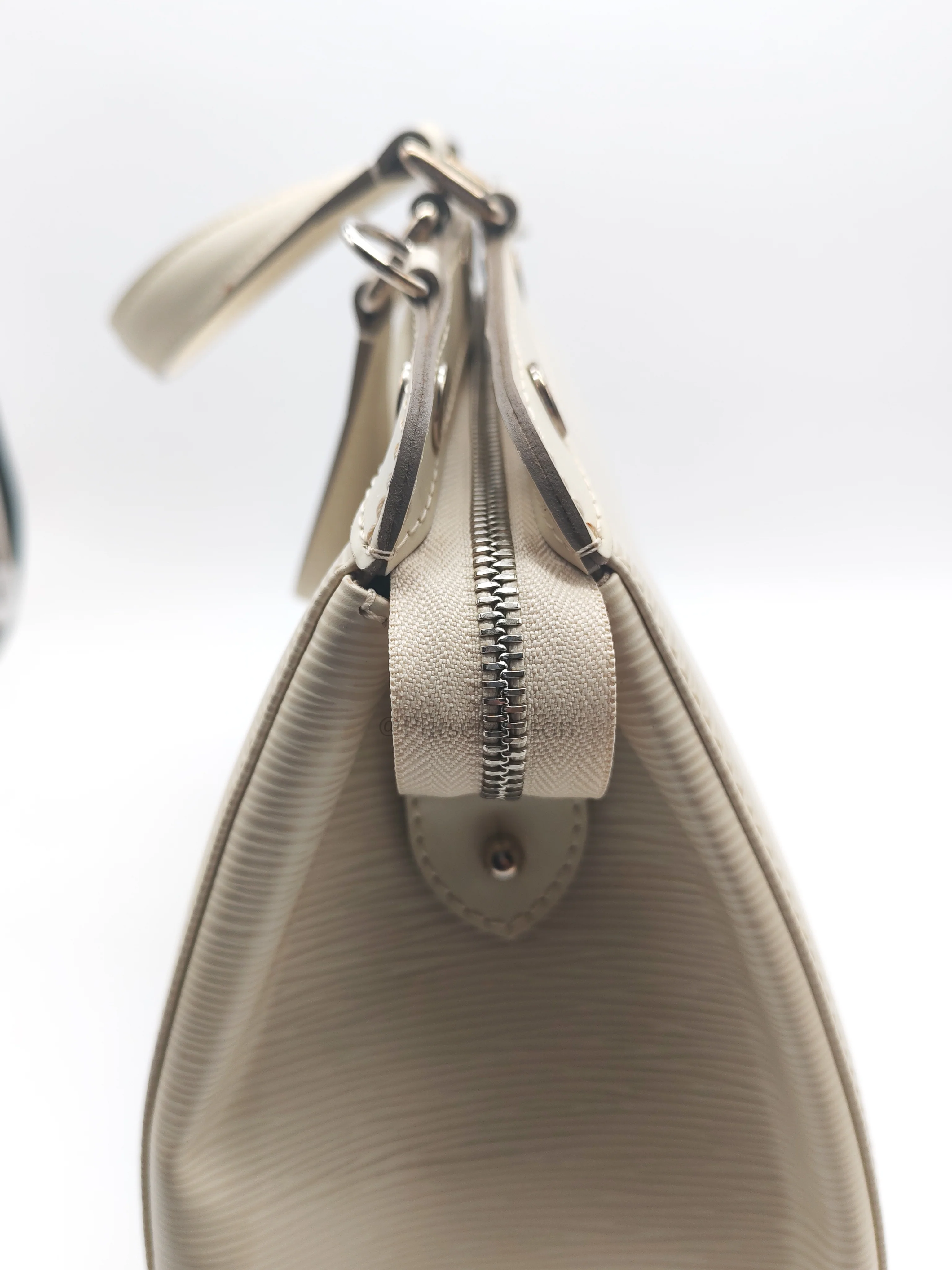 Louis Vuitton Brea GM in White Ivorie Epi Leather & Silver Hardware - Image 19