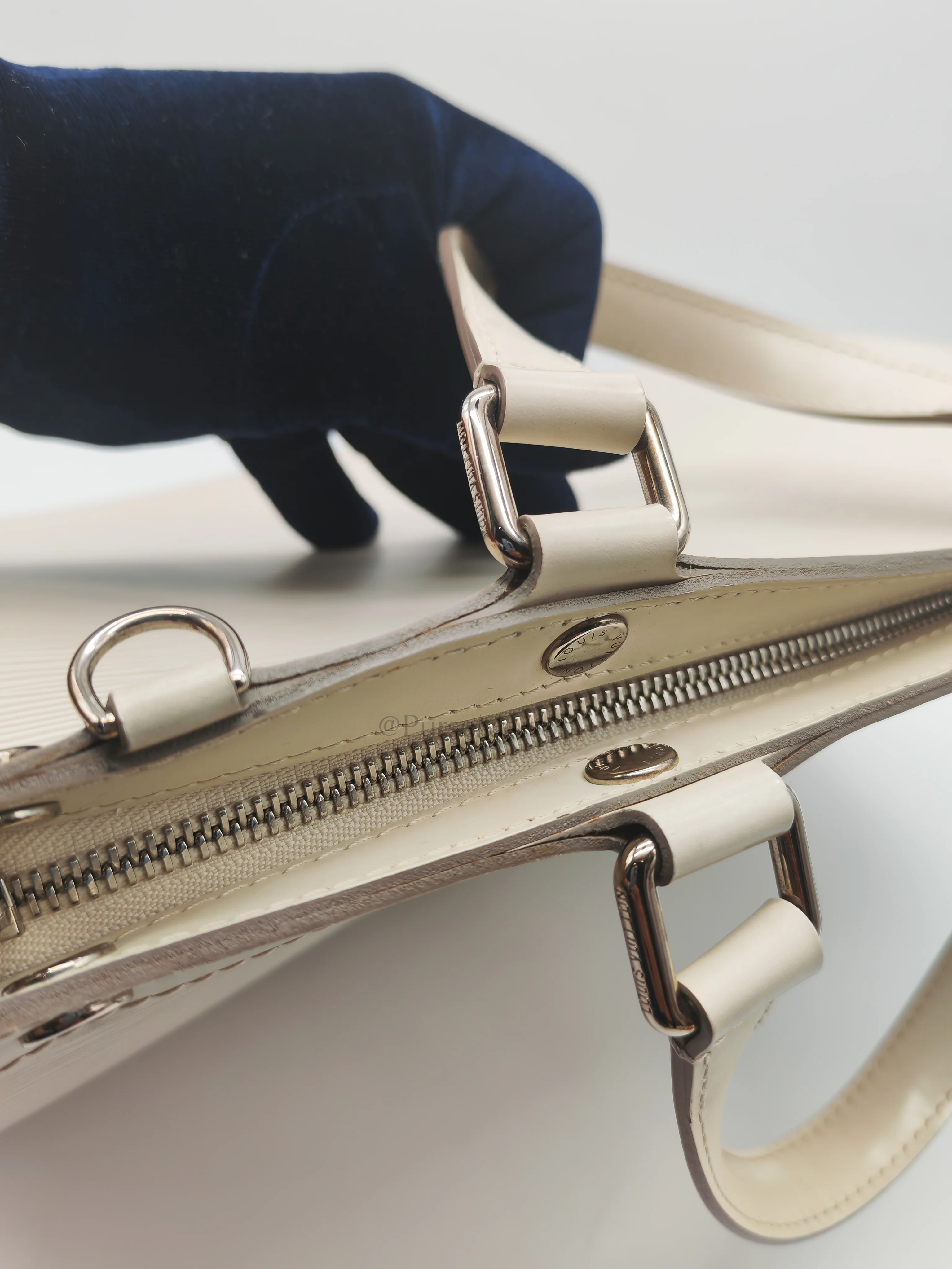 Louis Vuitton Brea GM in White Ivorie Epi Leather & Silver Hardware - Image 23