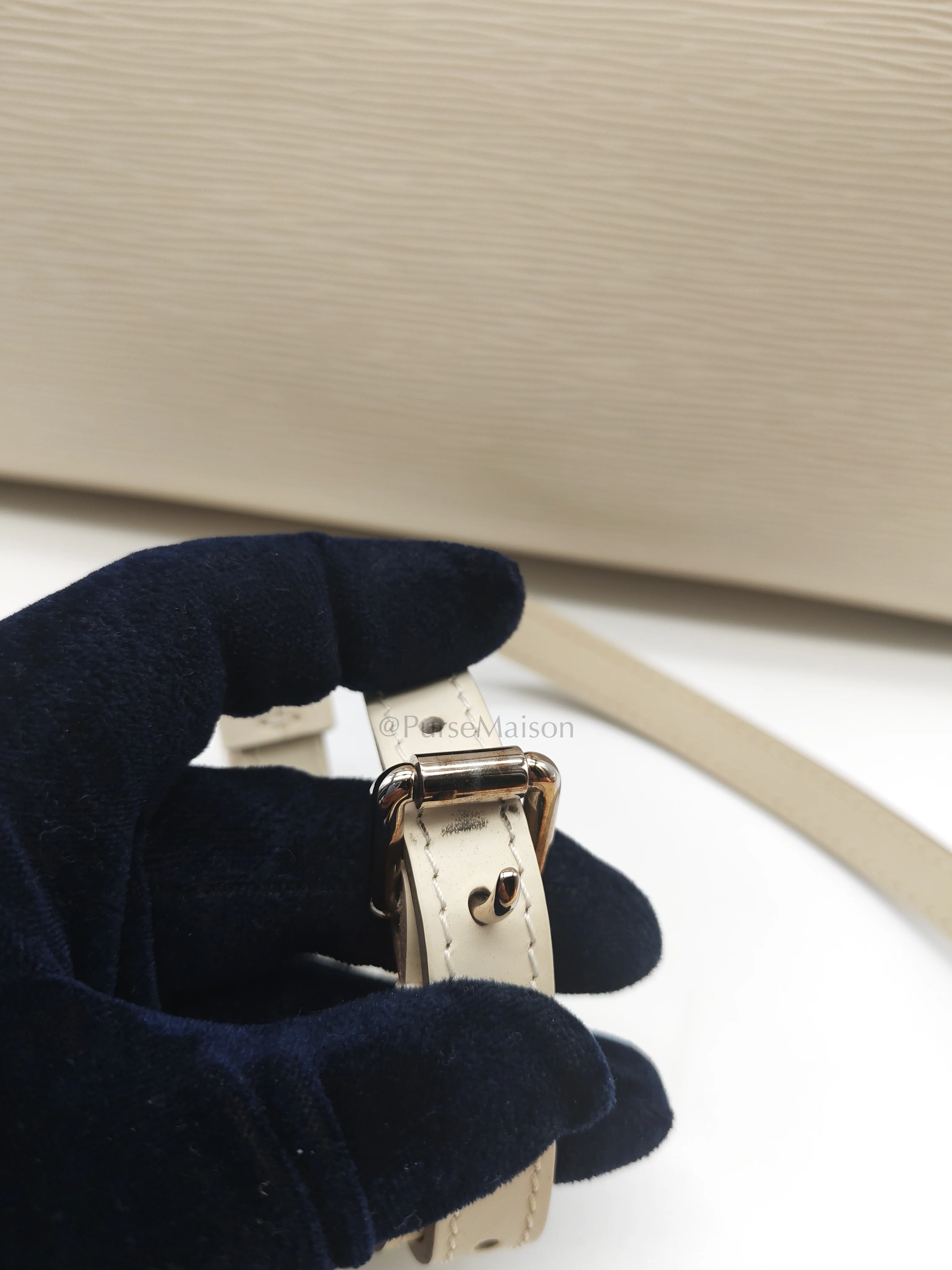 Louis Vuitton Brea GM in White Ivorie Epi Leather & Silver Hardware - Image 42