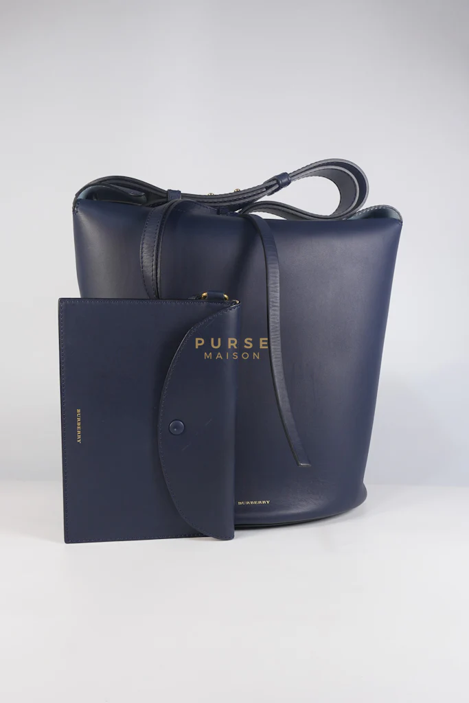 Burberry Bucket Bag Large in Navy Blue Leather