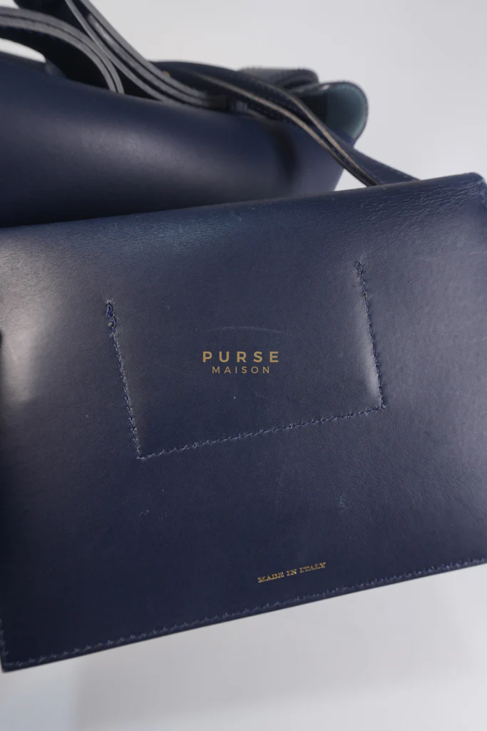 Burberry Bucket Bag Large in Navy Blue Leather - Image 33