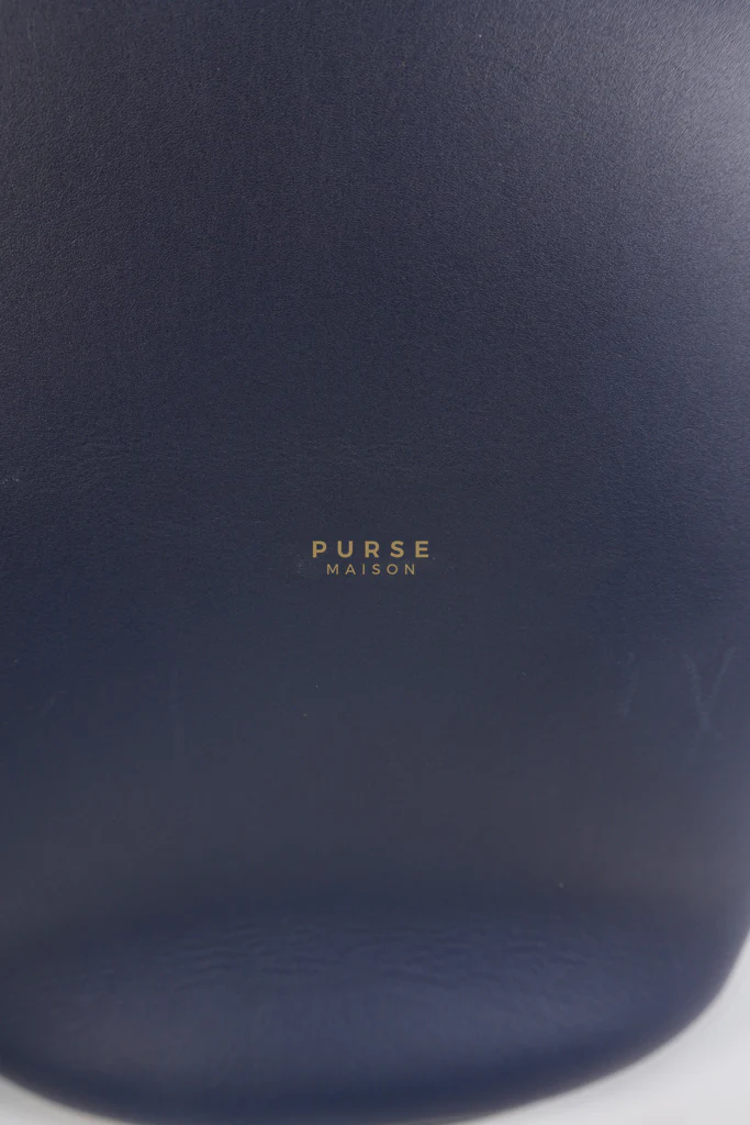 Burberry Bucket Bag Large in Navy Blue Leather - Image 39